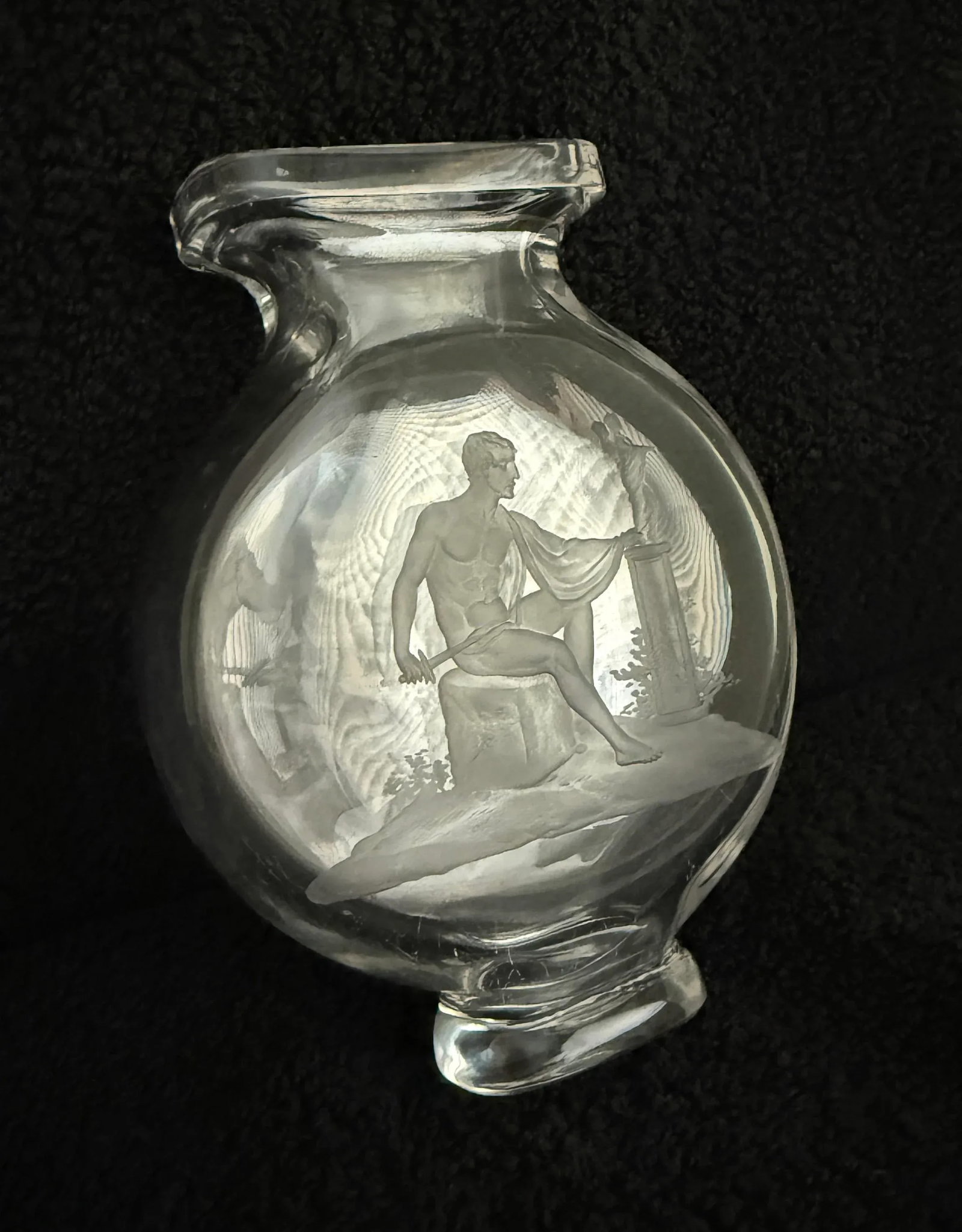 1880s Baccarat Crystal Vase With Neoclassic Intaglio Design - 5
