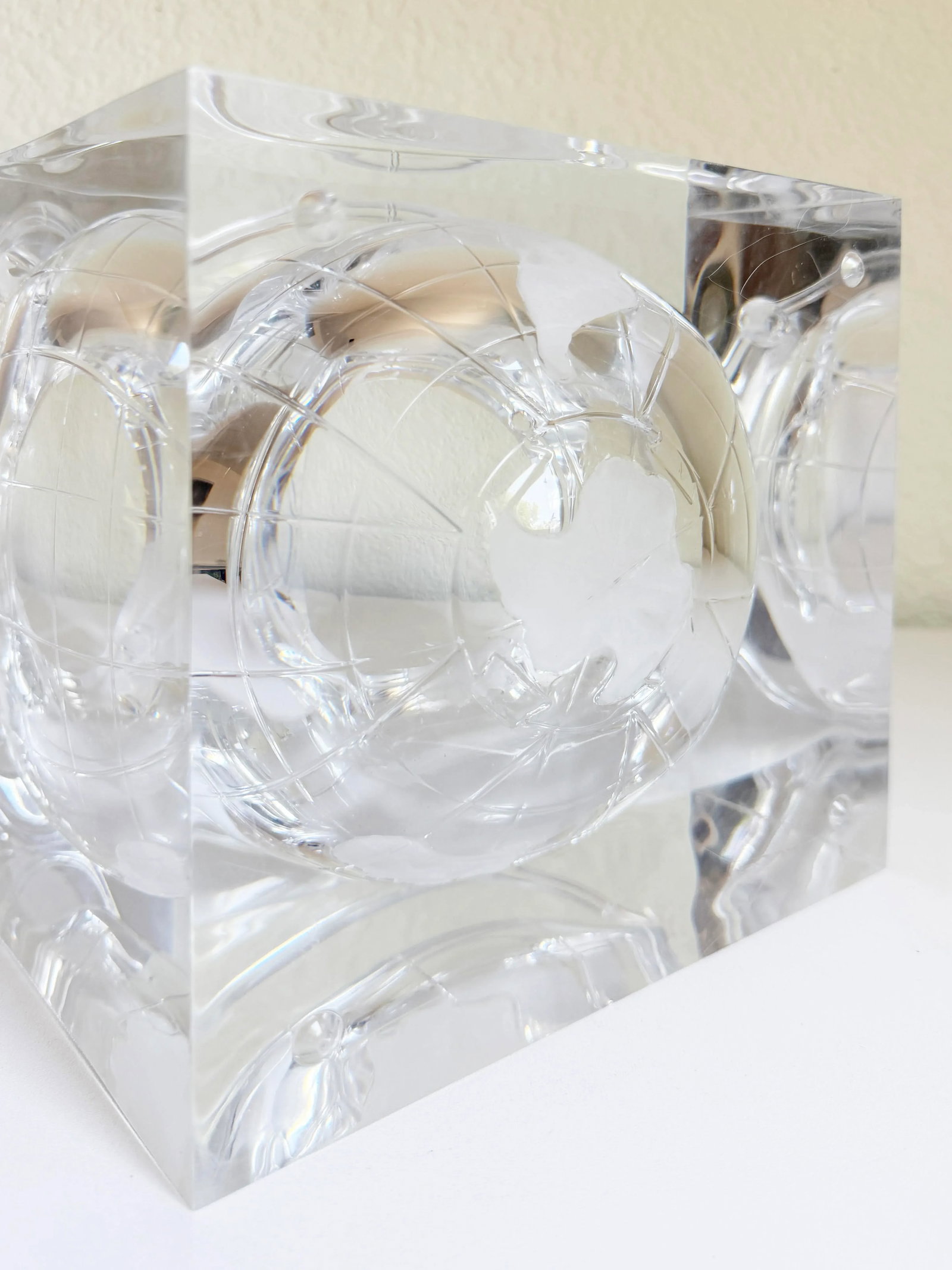 1960s Alessandro Albrizzi Lucite World Globe Ice Bucket - 10