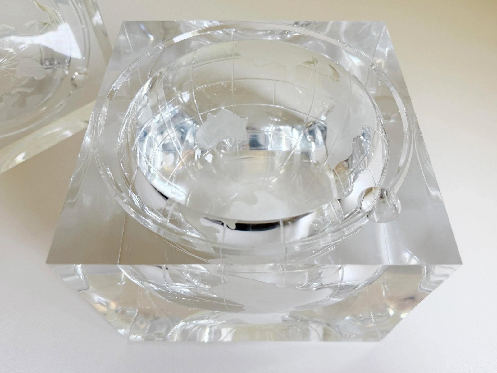 1960s Alessandro Albrizzi Lucite World Globe Ice Bucket - 11
