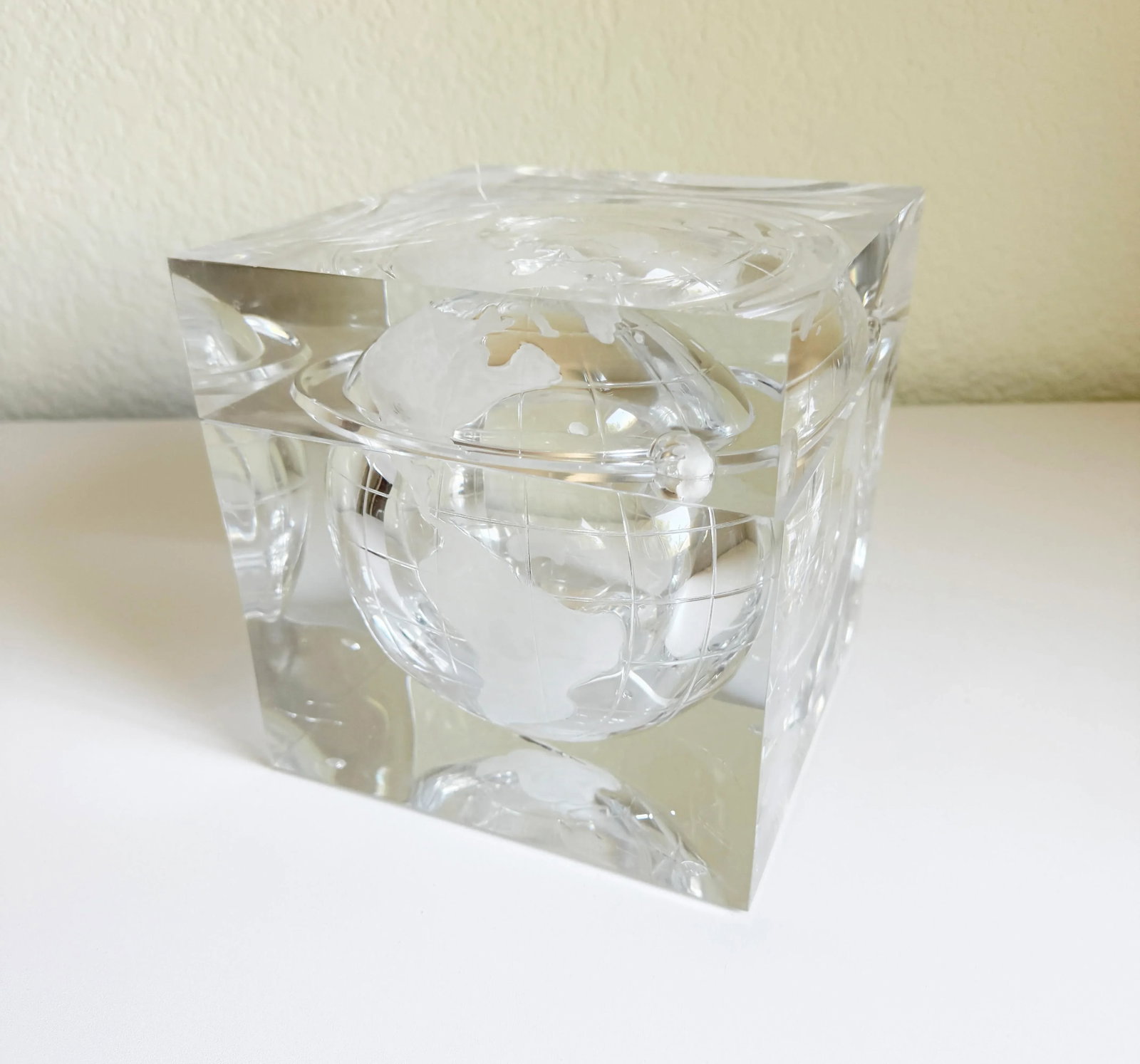 1960s Alessandro Albrizzi Lucite World Globe Ice Bucket - 2