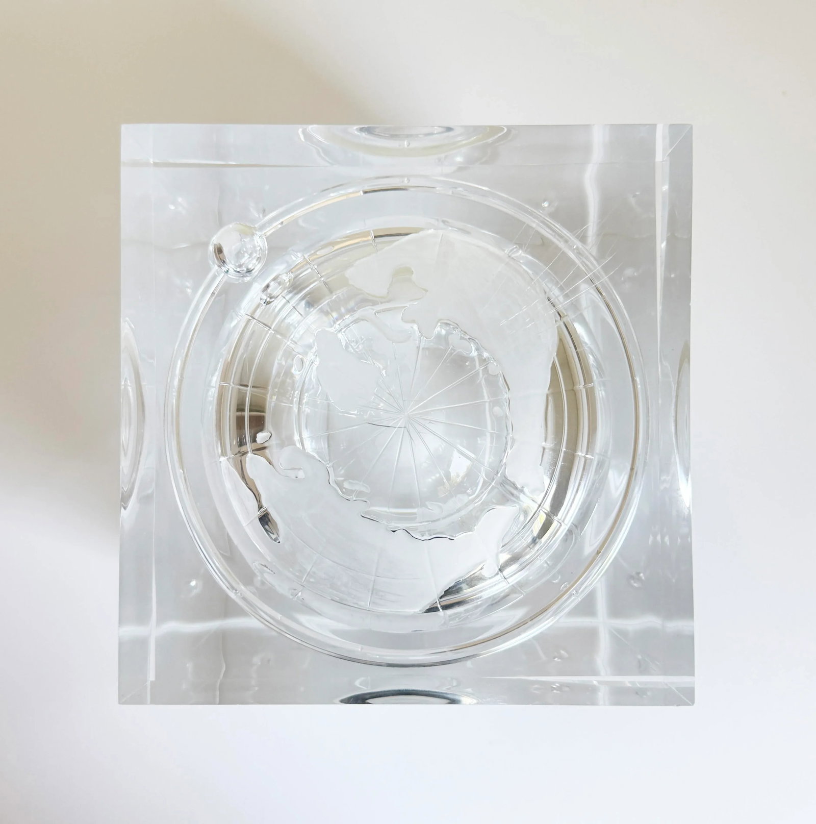 1960s Alessandro Albrizzi Lucite World Globe Ice Bucket - 3