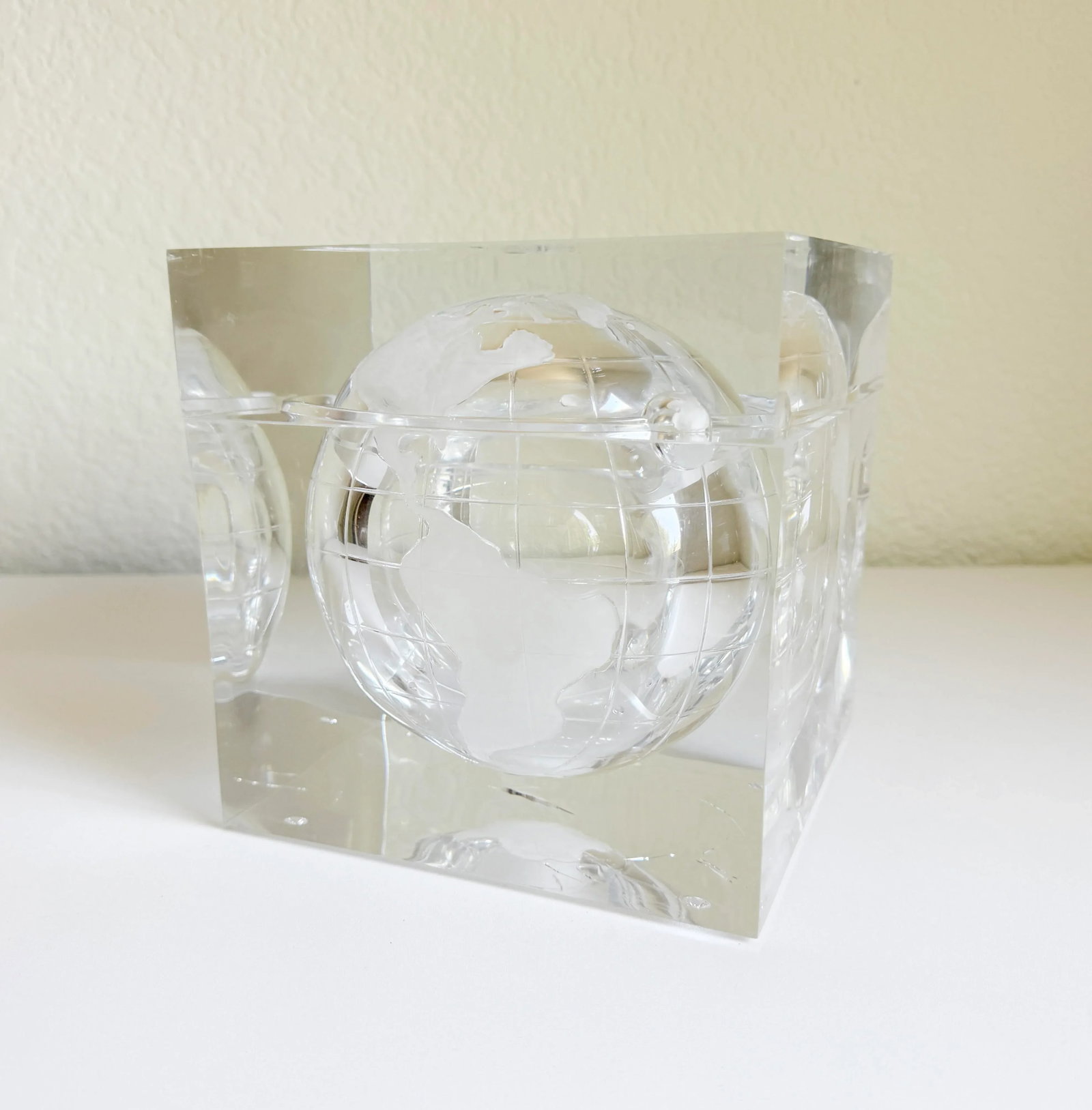 1960s Alessandro Albrizzi Lucite World Globe Ice Bucket - 4