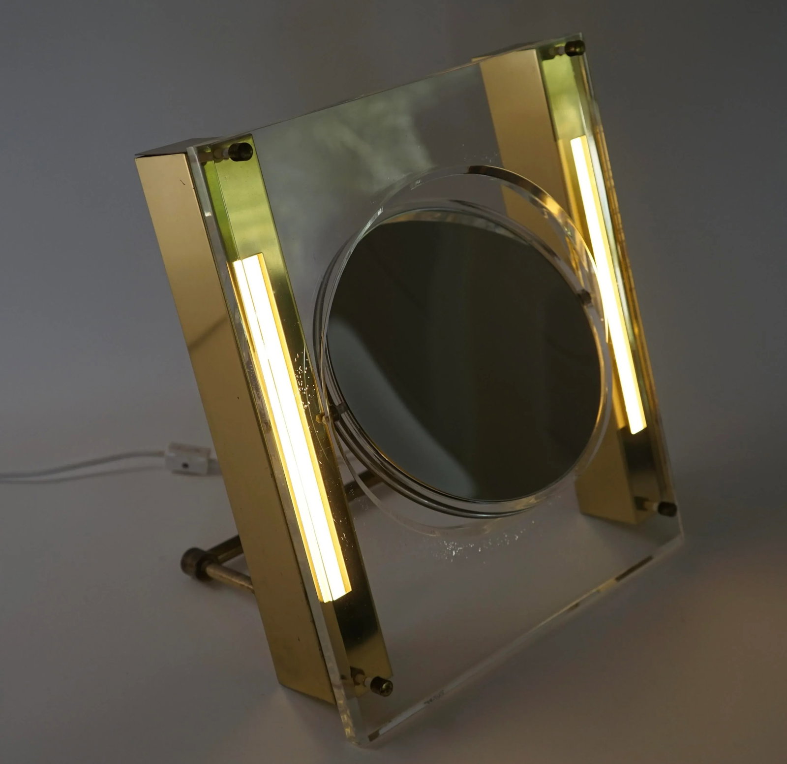 Vintage Rialto New York Mid-Century Modern Lucite Lighted Vanity Mirror - 8