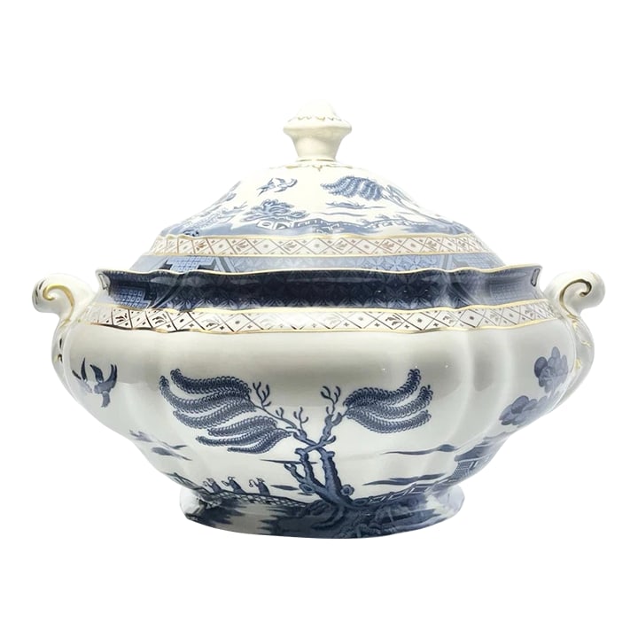 1990s Royal Doulton "Real Old Willow" Majestic Collection Porcelain Soup Tureen & Lid: Royal Doulton "Real Old Willow" Majestic Collection Porcelain Soup Tureen & Lid Excellent condition. No chips, cracks, or fleabites. Length (Handle to Handle) 12 1/4" Width 10 3/4" Height (Base to