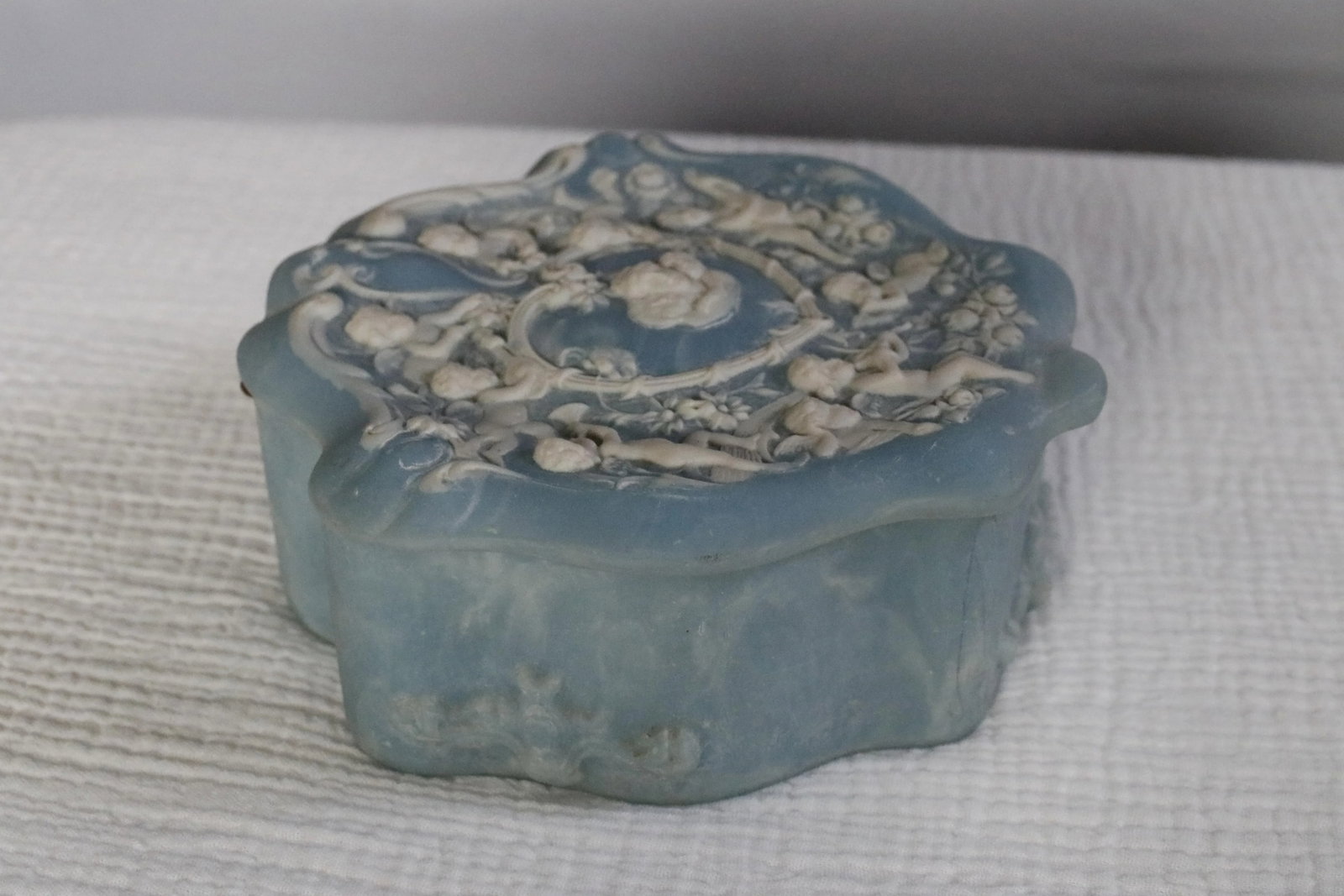 Italian Neoclassical Cherubs Carved Blue White Alabaster Stone Box - 12
