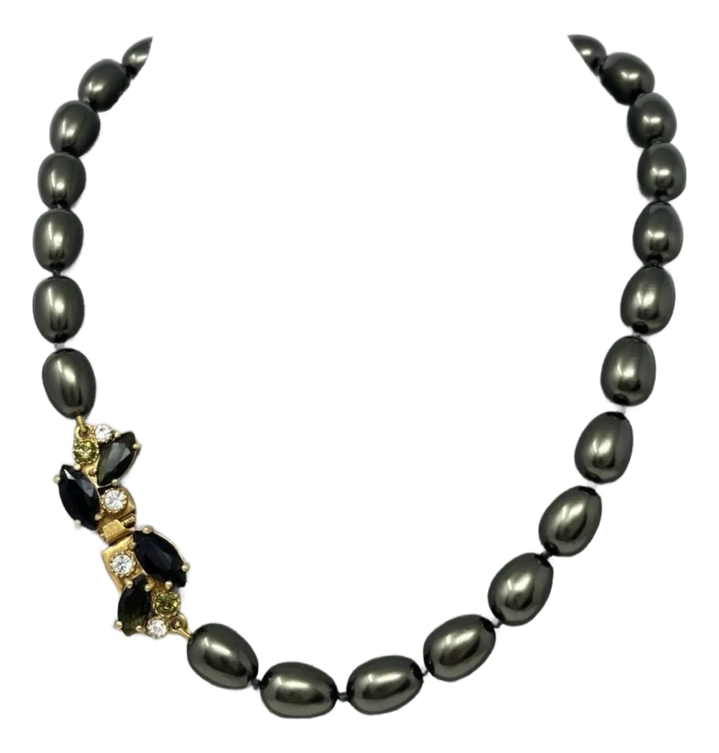 1980s Monet Dark Gray Baroque Pearl Necklace With Rhinestone Clasp: This gorgeous 1980s Monet Dark Gray Baroque Pearl Necklace with Rhinestone Clasp is one to treasure. The pics do not do it justice! This vintage necklace is in great condition with no missing or