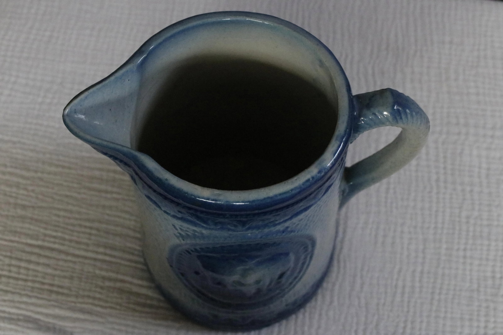 Blue & White Antique 19th Century Stoneware Jug With Embossed Cows - 10