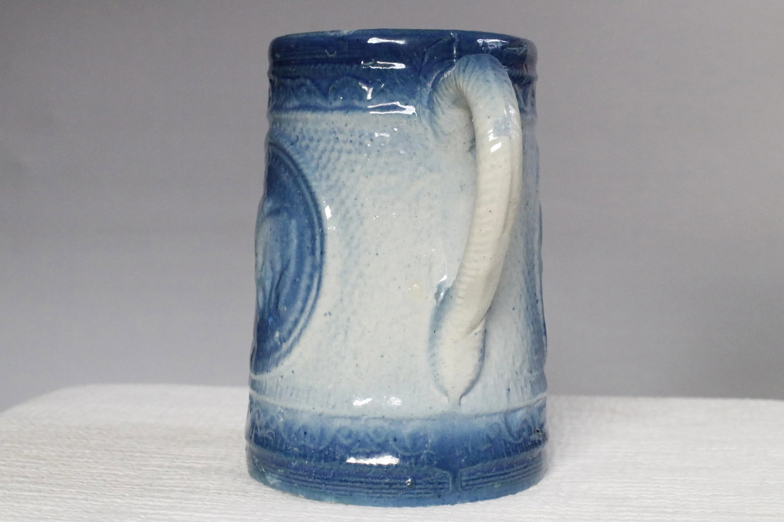 Blue & White Antique 19th Century Stoneware Jug With Embossed Cows - 2