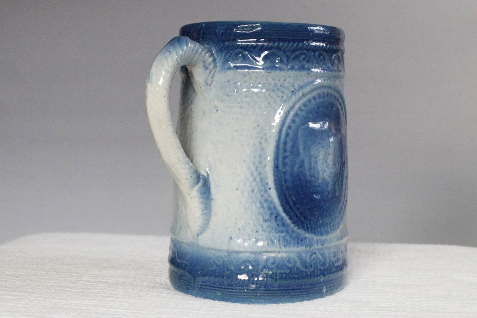 Blue & White Antique 19th Century Stoneware Jug With Embossed Cows - 3