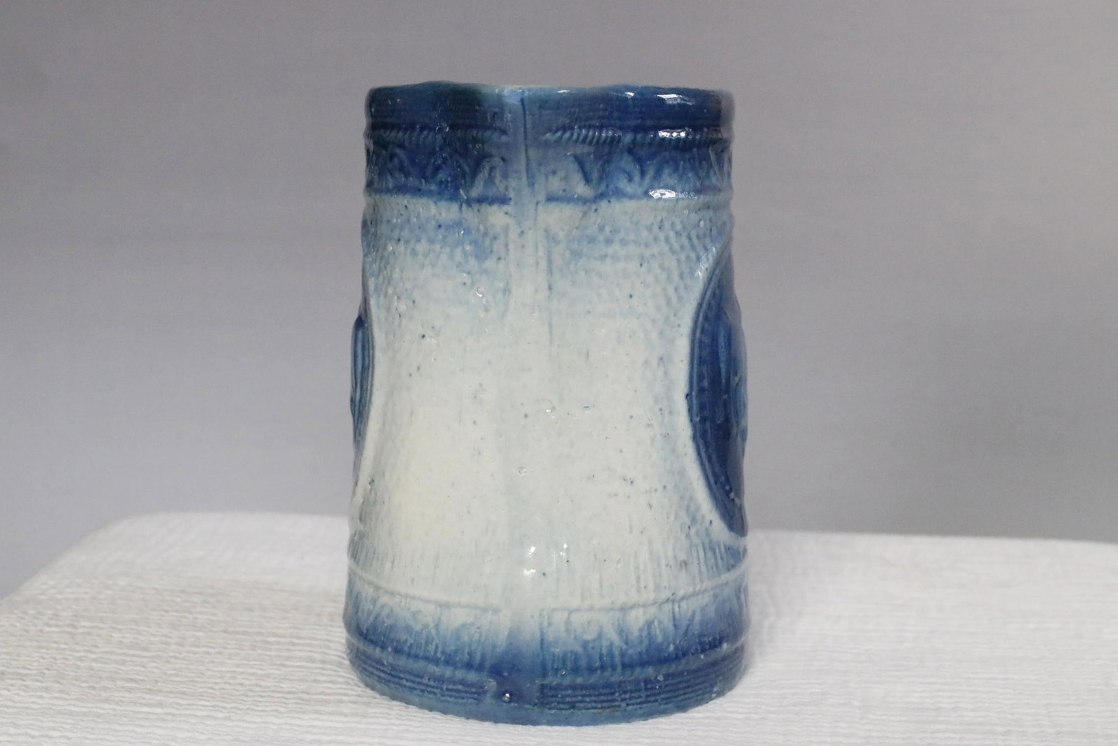 Blue & White Antique 19th Century Stoneware Jug With Embossed Cows - 7
