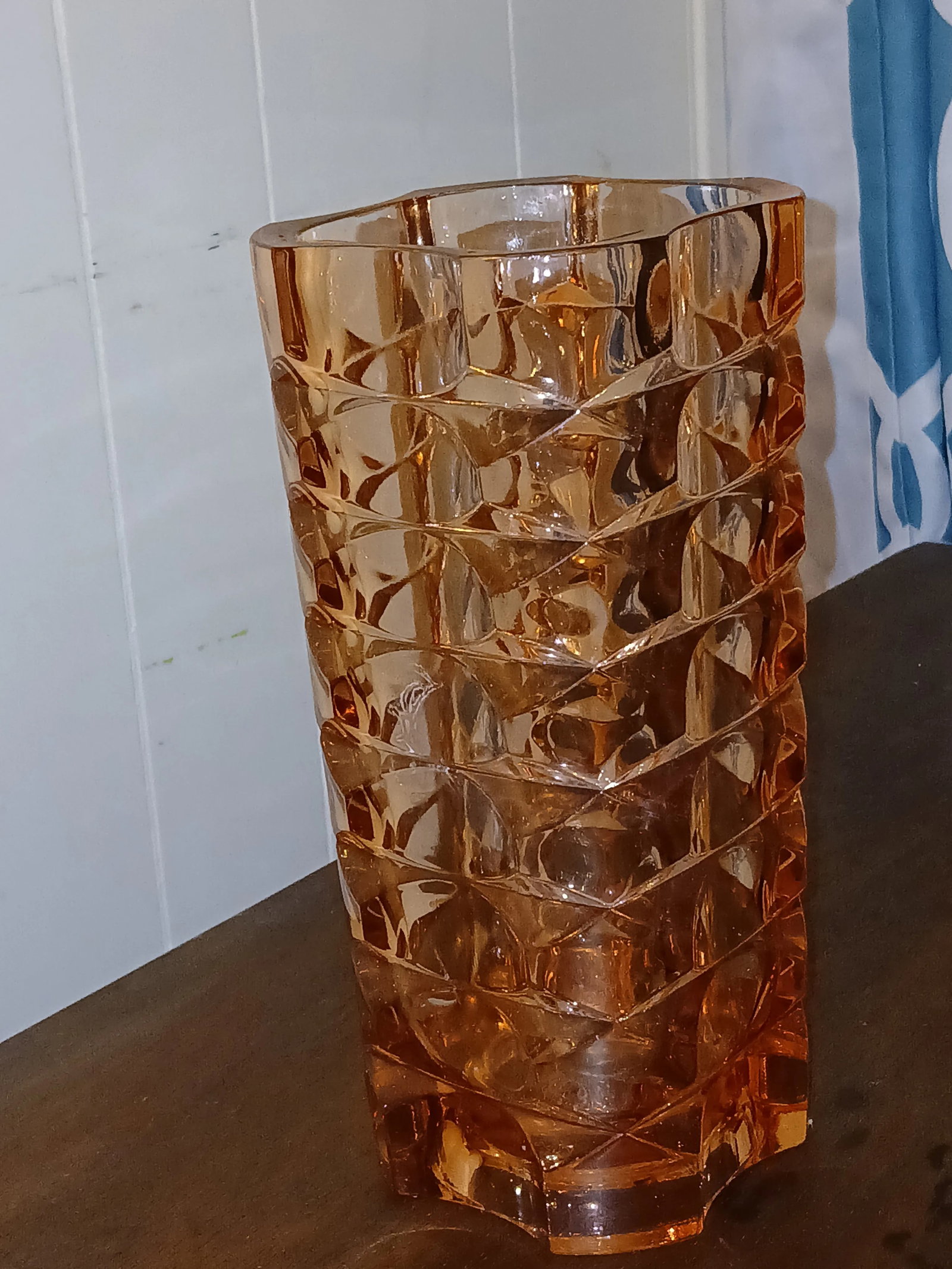 Vintage French Faceted Geometric Luminarc Salmon Pink Glass Vase by j.g. Durand 1970s - 3