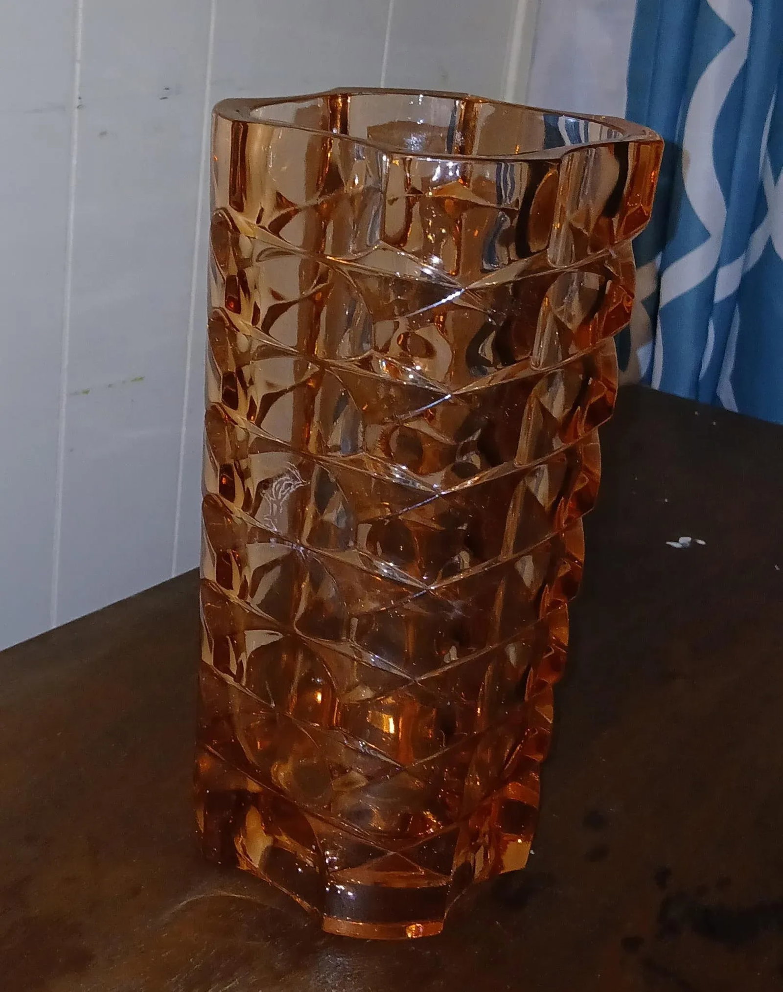 Vintage French Faceted Geometric Luminarc Salmon Pink Glass Vase by j.g. Durand 1970s - 7