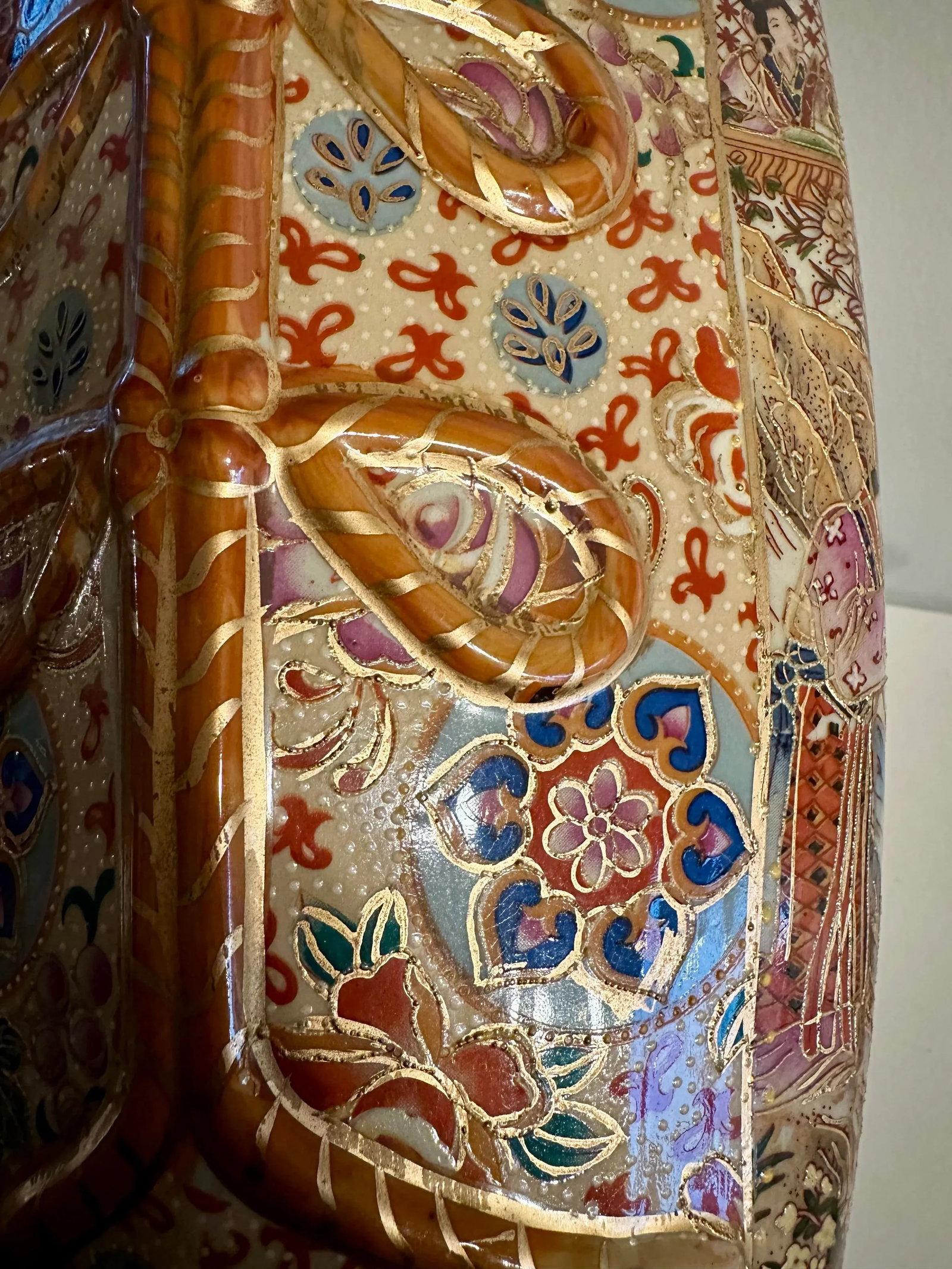 Antique Chinese Porcelain Rose Medallion Vase With Lid and Gilded Foo Dog - 10