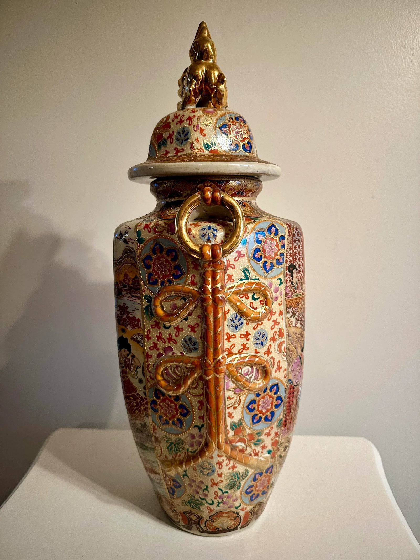Antique Chinese Porcelain Rose Medallion Vase With Lid and Gilded Foo Dog - 2