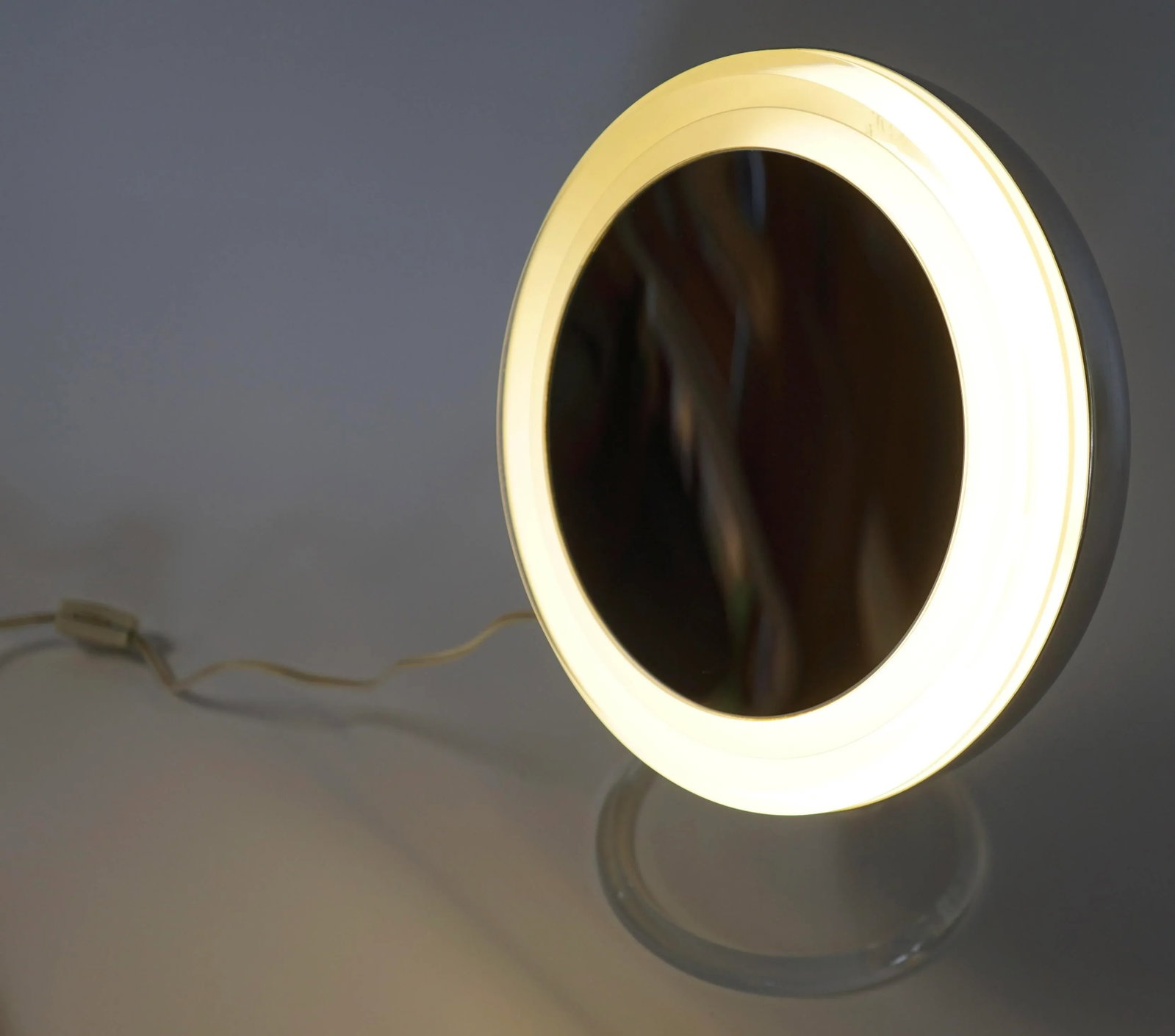 Vintage Rialto New York Lucite Lighted Vanity Mirror- Magnifying/Standard Setting - 9