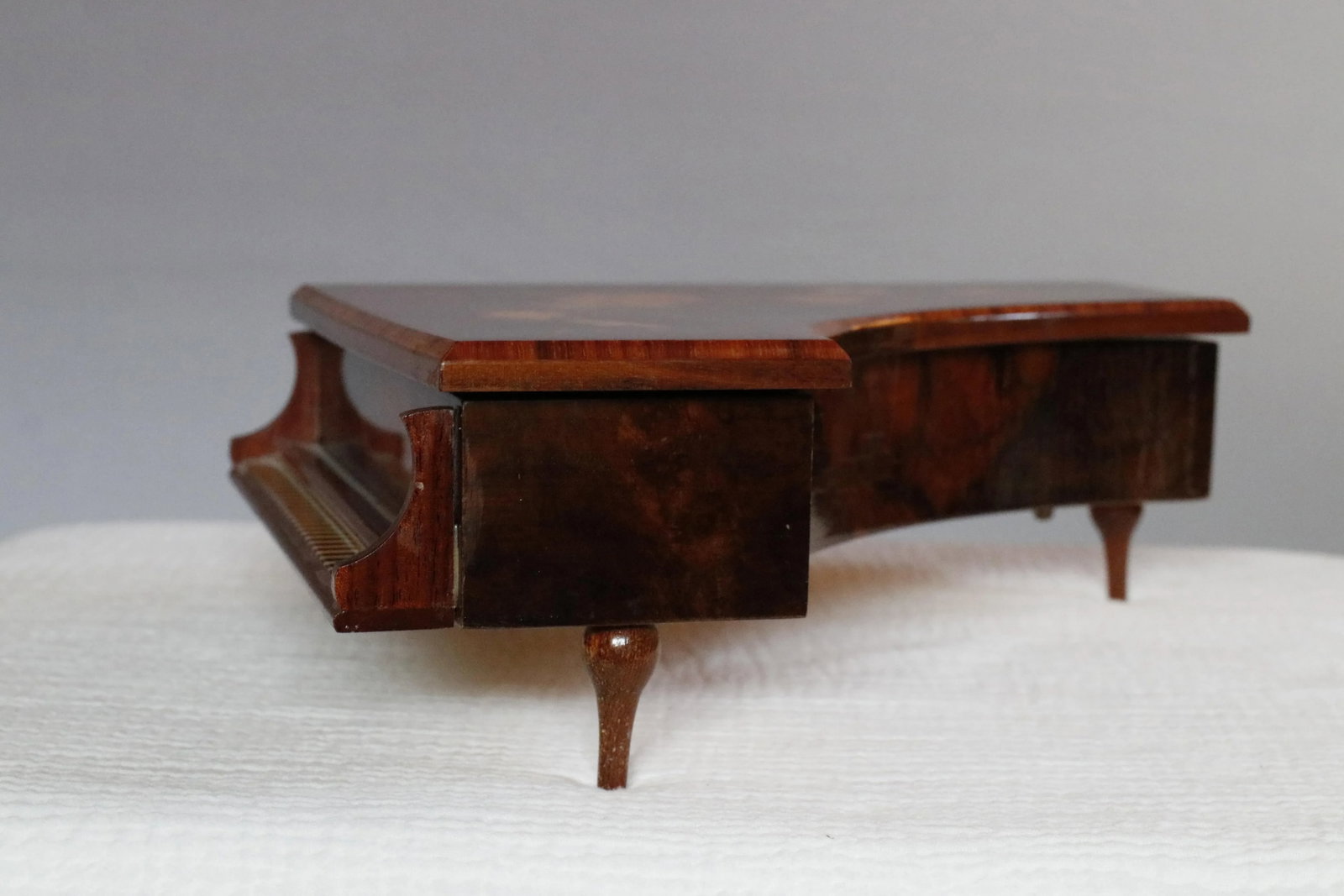 1950s Large Italian Floral Marquetry Piano Shaped Music Jewelry Box - Plays "Torna a Surriento" - 10