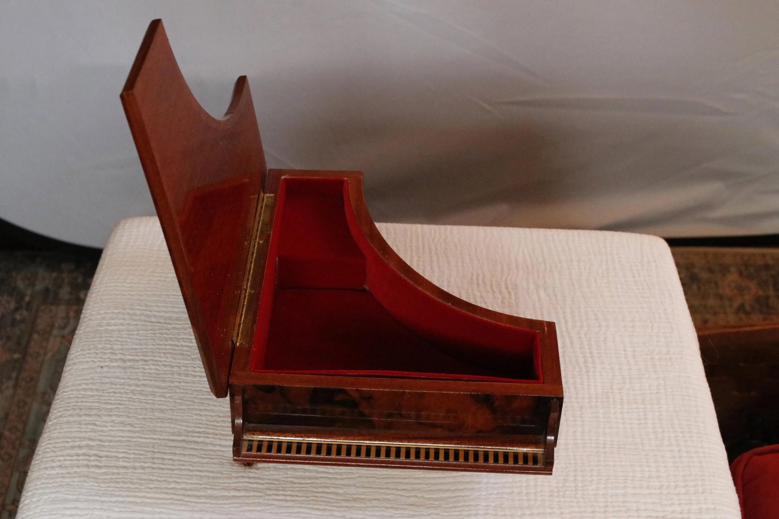 1950s Large Italian Floral Marquetry Piano Shaped Music Jewelry Box - Plays "Torna a Surriento" - 14