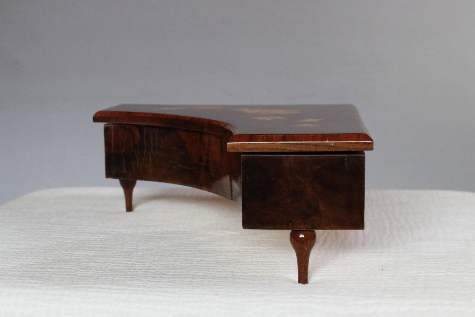 1950s Large Italian Floral Marquetry Piano Shaped Music Jewelry Box - Plays "Torna a Surriento" - 15