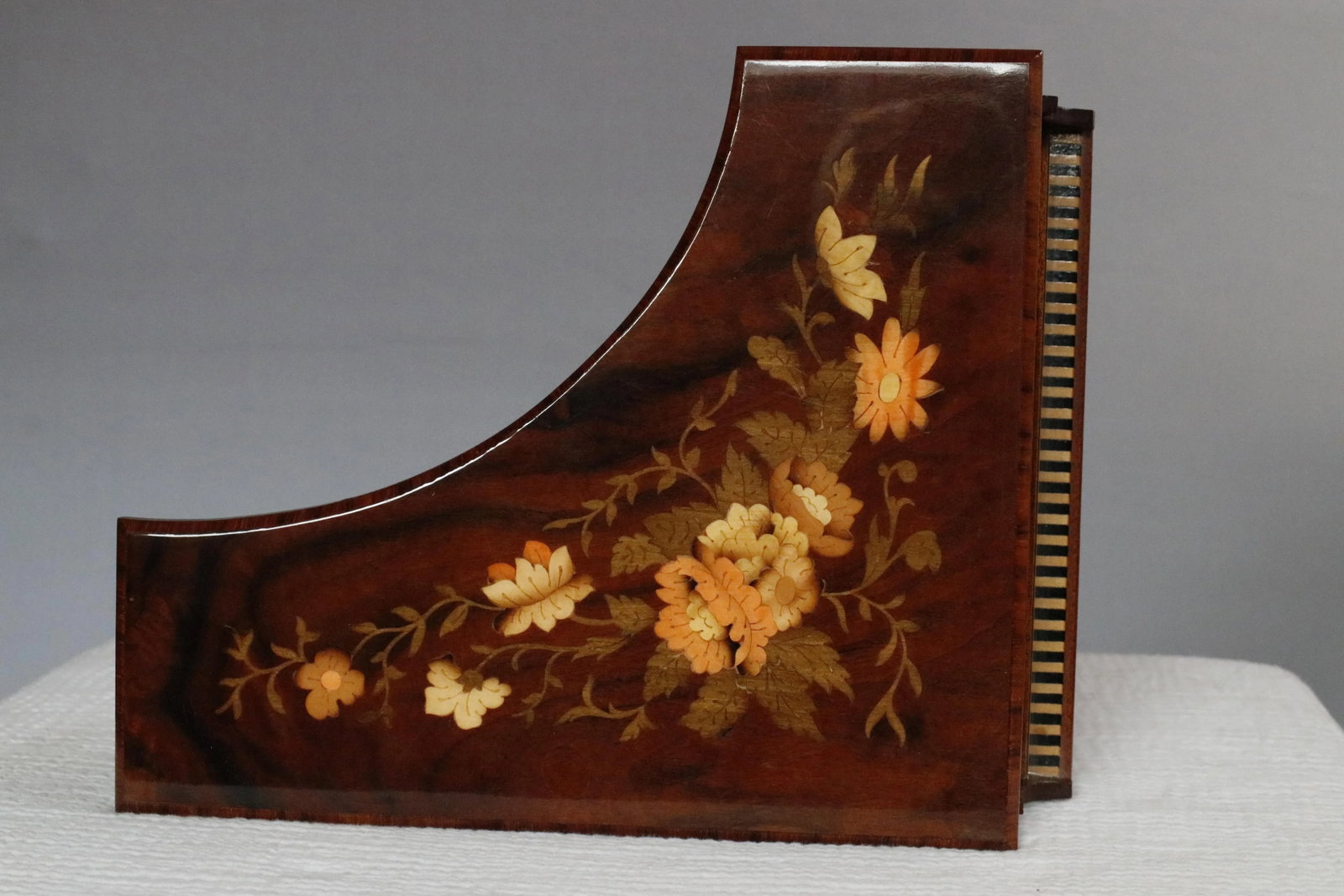 1950s Large Italian Floral Marquetry Piano Shaped Music Jewelry Box - Plays "Torna a Surriento" - 2