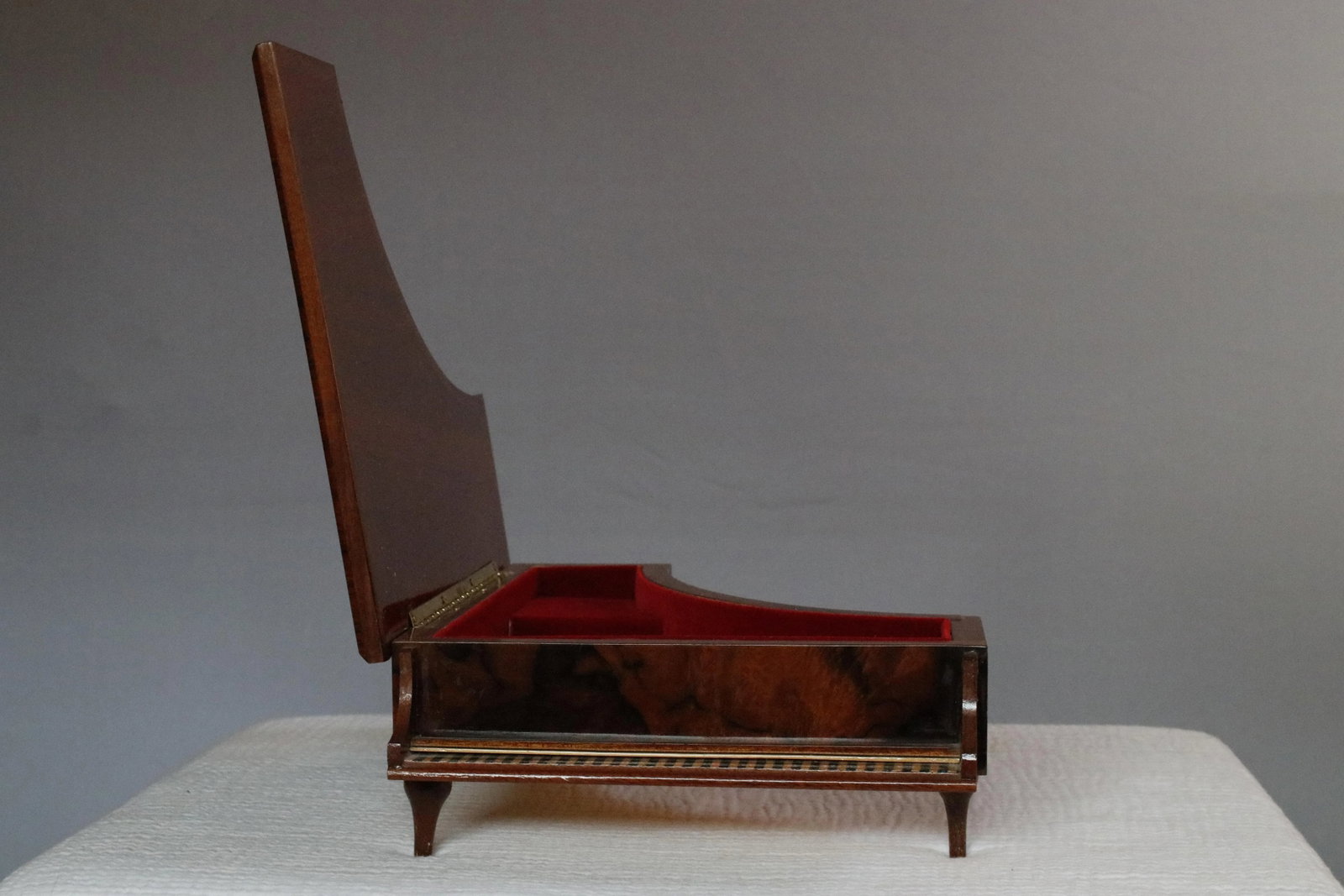 1950s Large Italian Floral Marquetry Piano Shaped Music Jewelry Box - Plays "Torna a Surriento" - 3