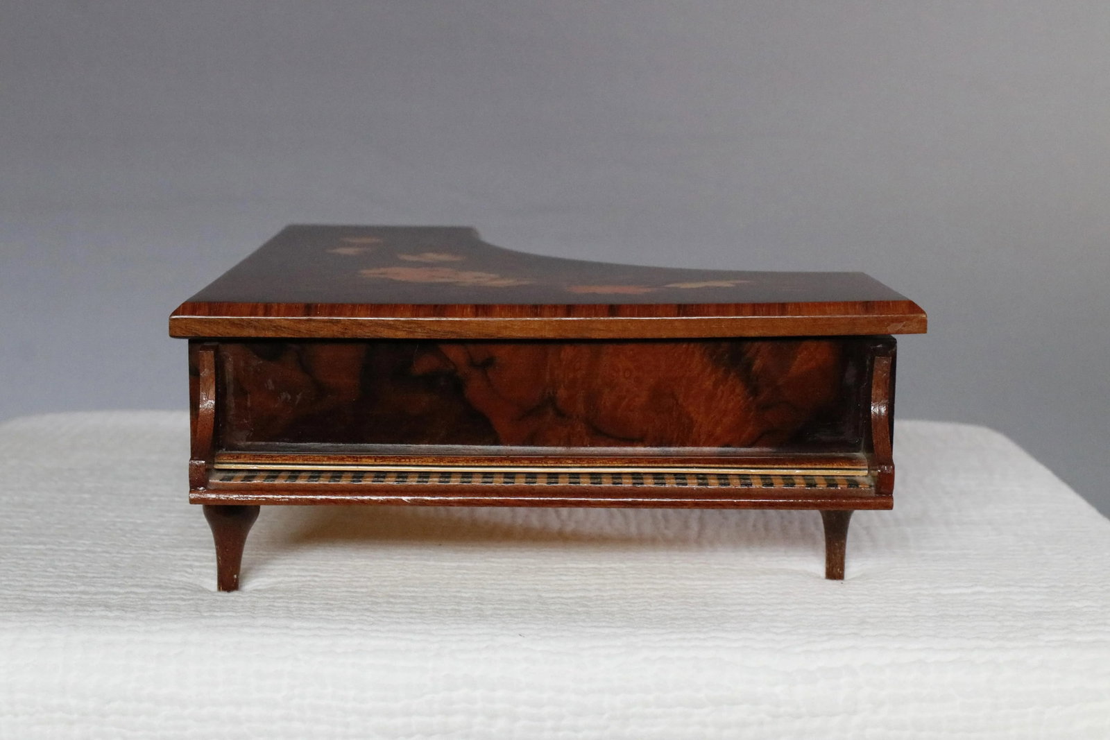 1950s Large Italian Floral Marquetry Piano Shaped Music Jewelry Box - Plays "Torna a Surriento" - 7