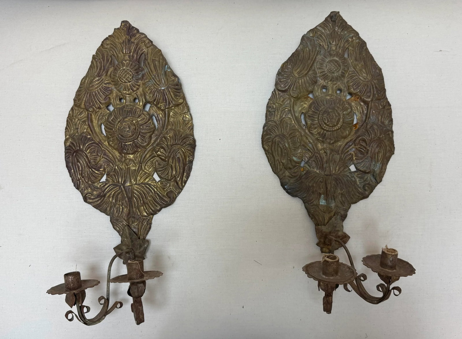 Pair of 18th Century Dutch Sconces Depicting Sunflowers - 4