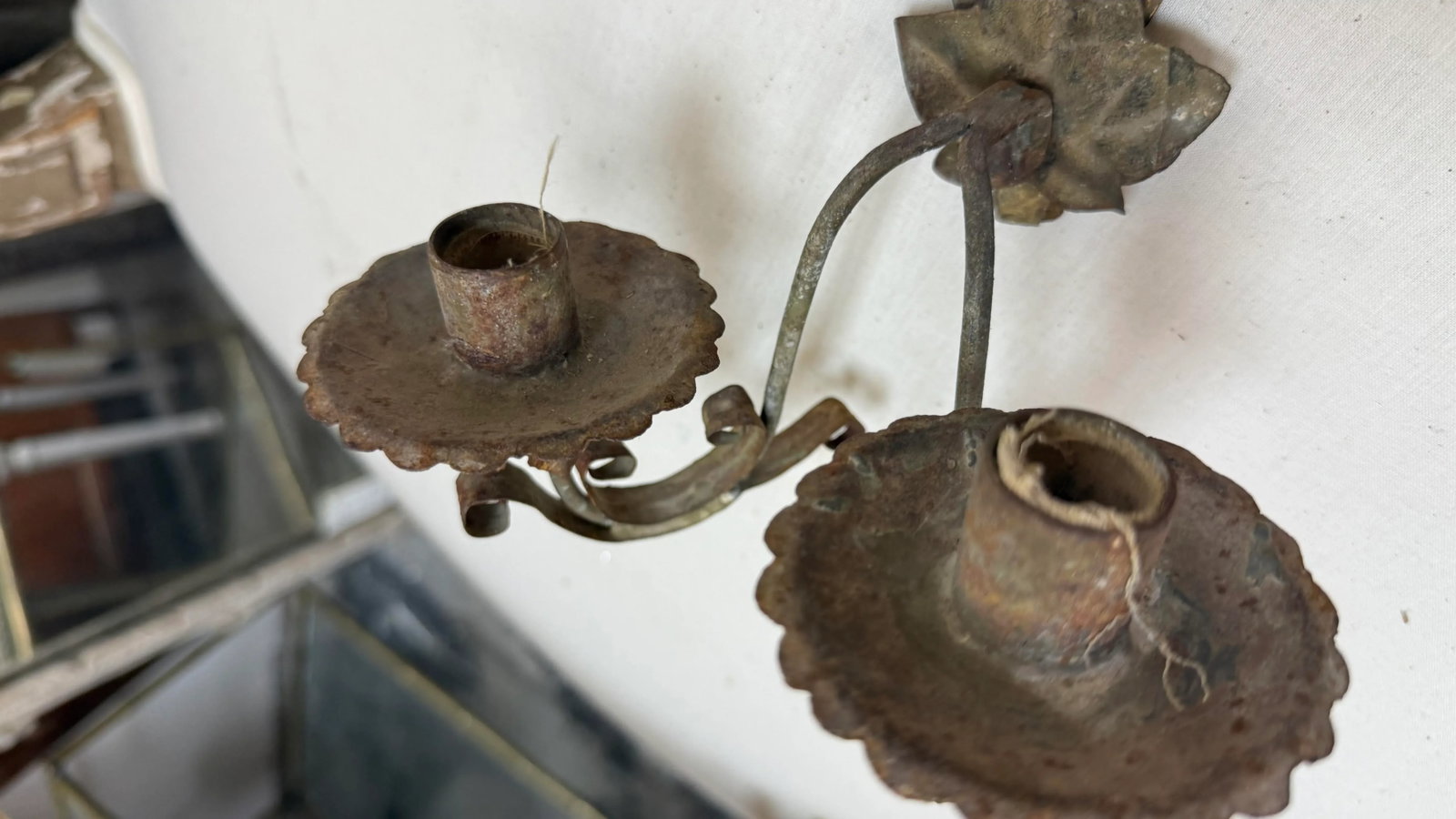 Pair of 18th Century Dutch Sconces Depicting Sunflowers - 5