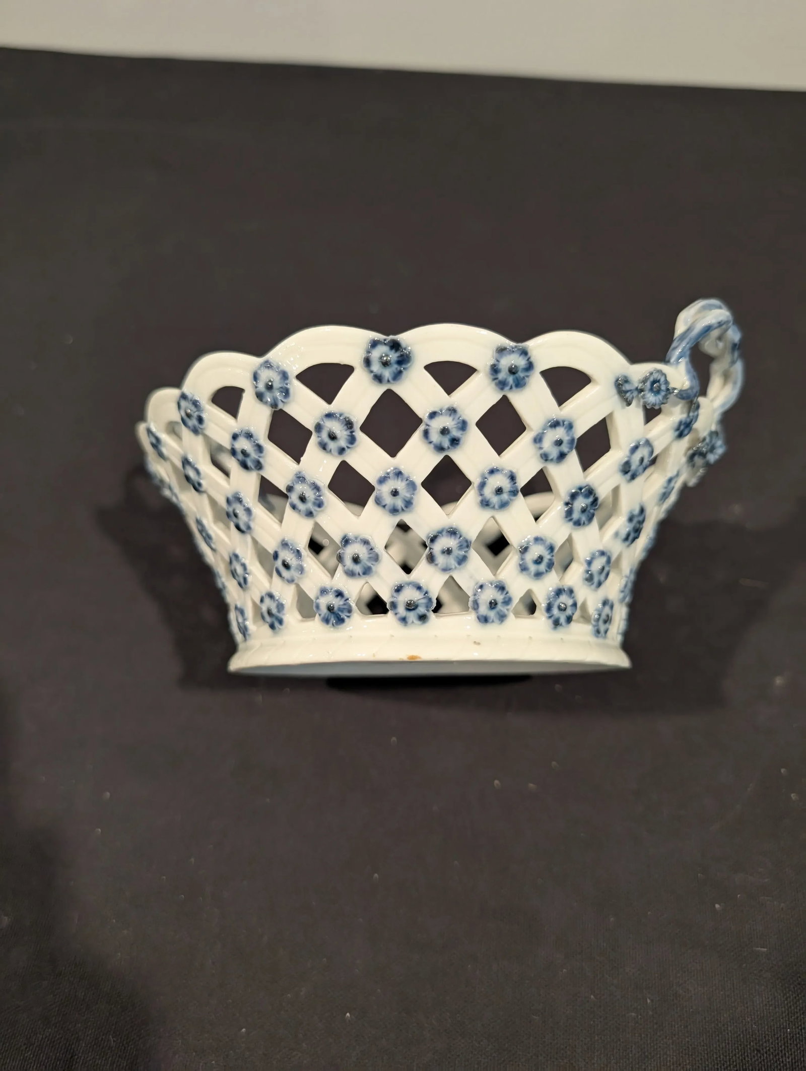 18th Century Meissen Reticulated Basket With Dot Mark, First Quality, Ca. 1765-1774 - 2