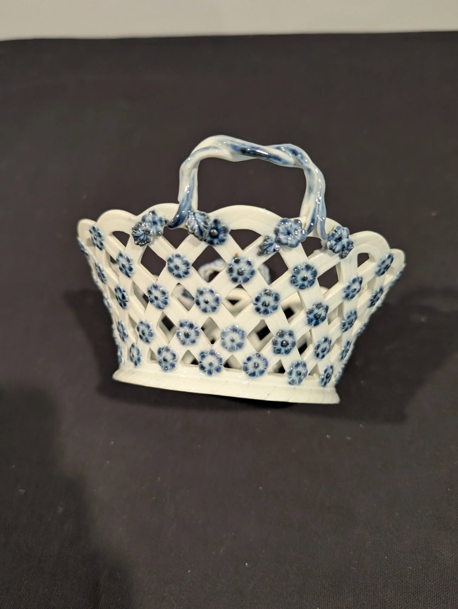 18th Century Meissen Reticulated Basket With Dot Mark, First Quality, Ca. 1765-1774 - 3