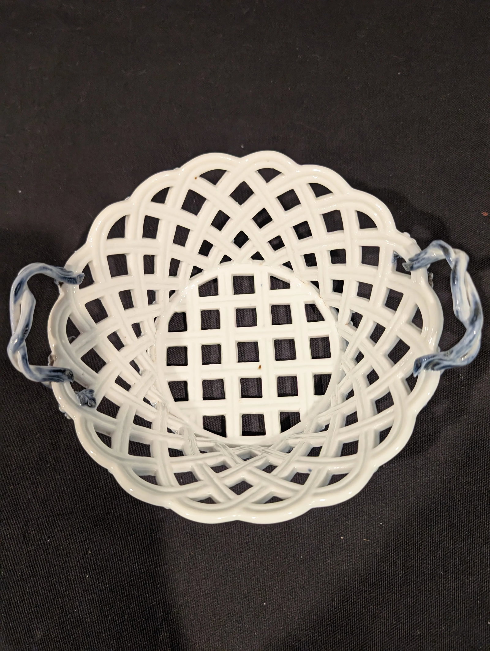18th Century Meissen Reticulated Basket With Dot Mark, First Quality, Ca. 1765-1774 - 4