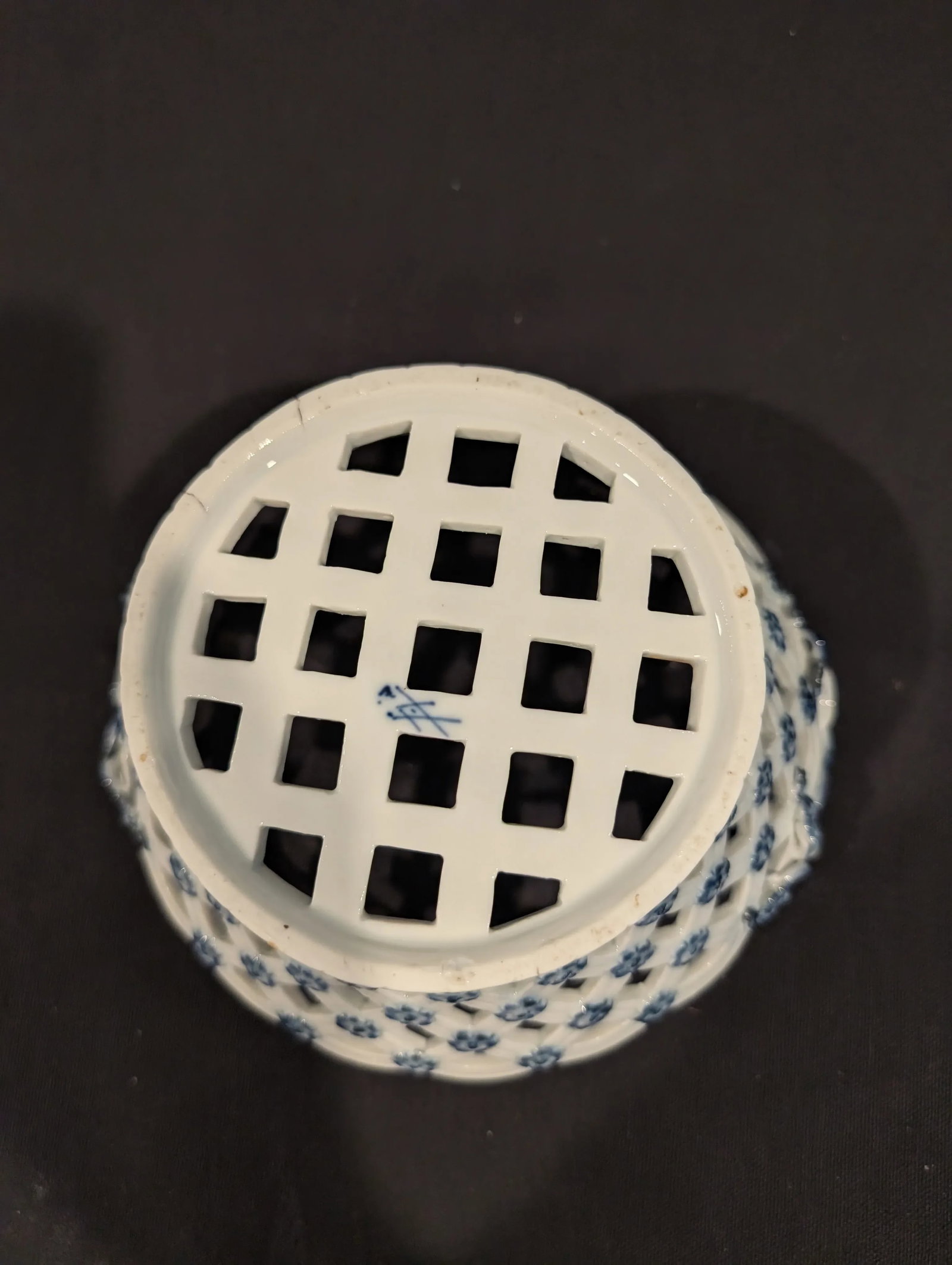 18th Century Meissen Reticulated Basket With Dot Mark, First Quality, Ca. 1765-1774 - 6
