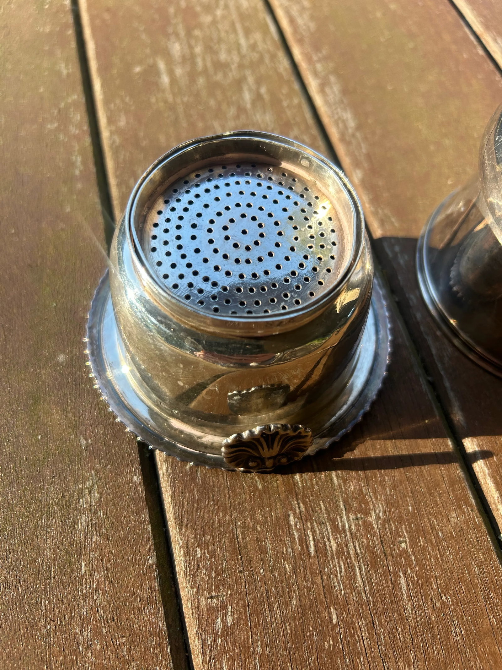 Antique 19th Century English Georgian Sterling Silver Wine Funnel and Strainer, Shell Motif, With Lo - 4