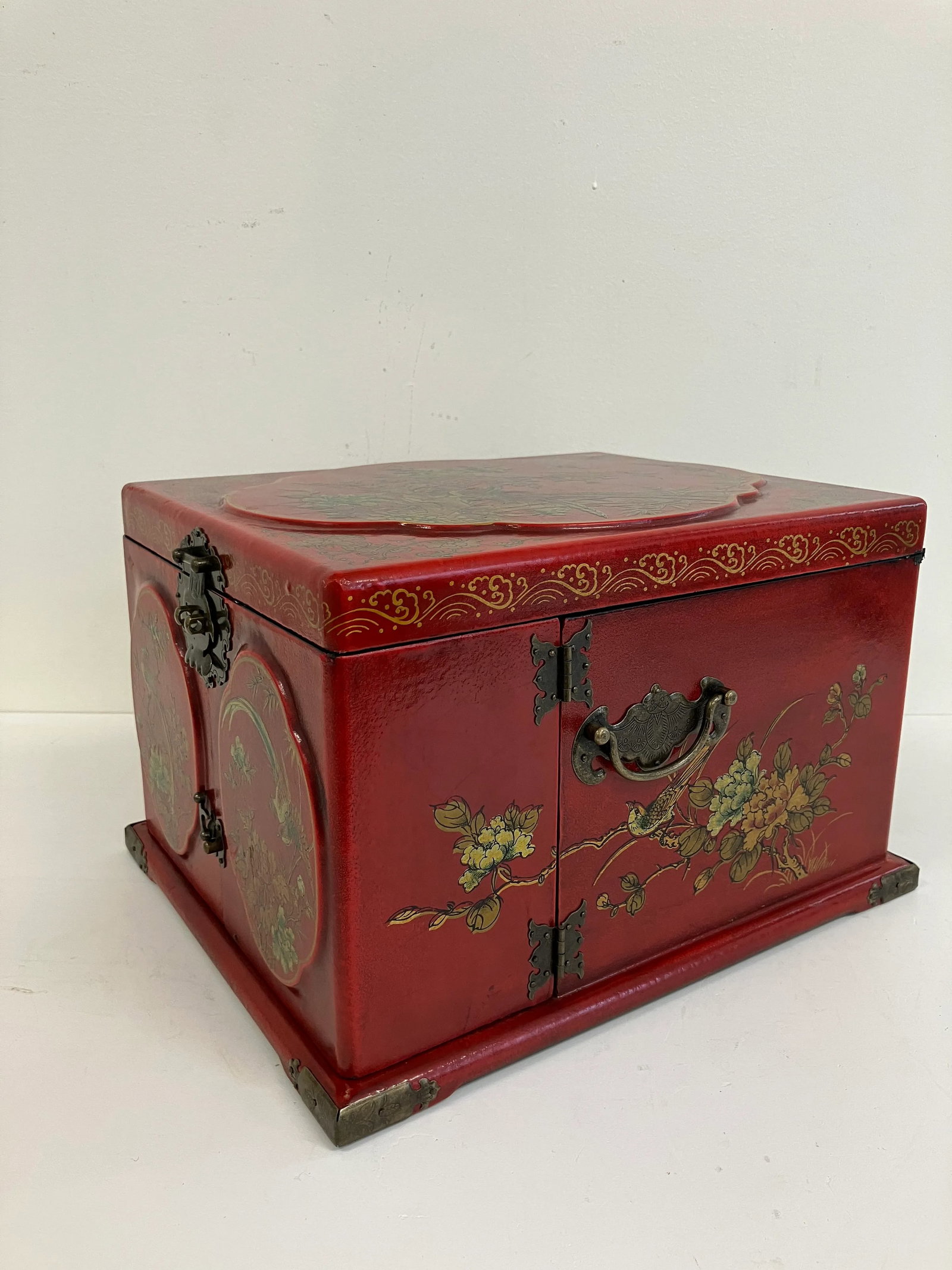 Vintage Red Chinese Scholar's Lacquer Storage Box with Calligraphy Interior - 3