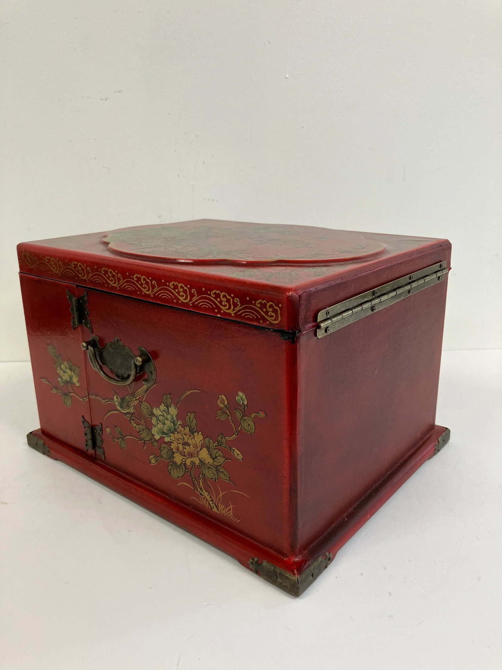 Vintage Red Chinese Scholar's Lacquer Storage Box with Calligraphy Interior - 4