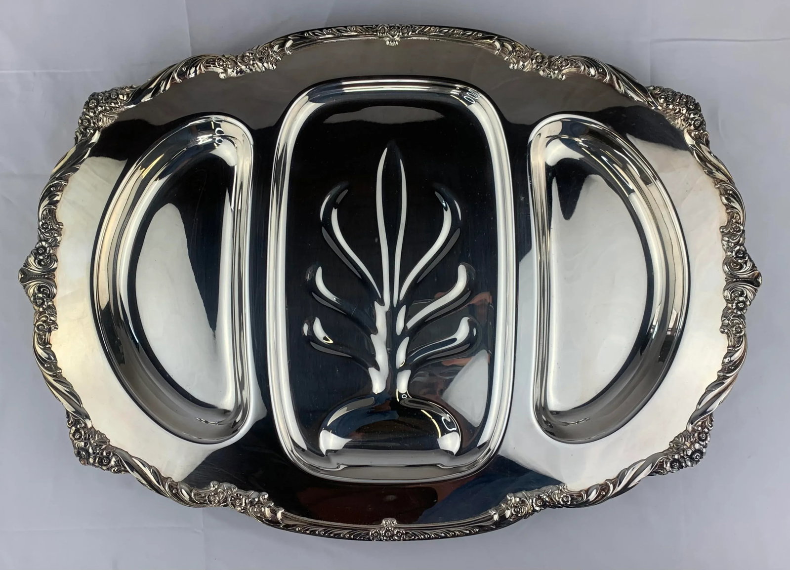 Mid 20th Century Silver-Platted Large Oval Serving Platter - 2