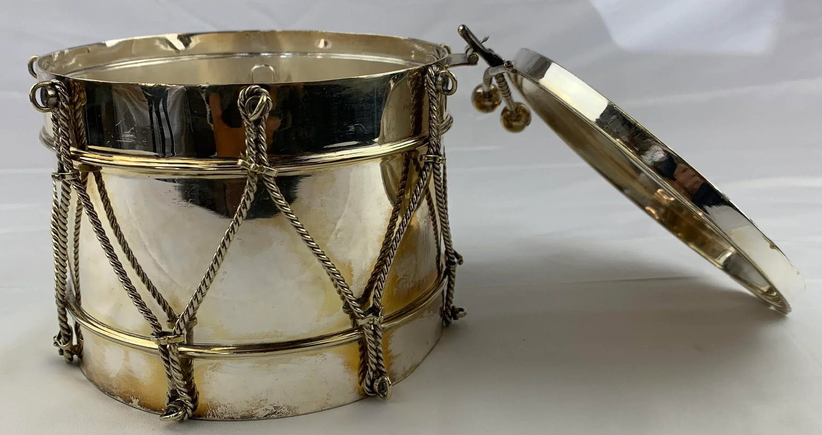 1960s Vintage Silverplate Small Round Ice Bucket - 10