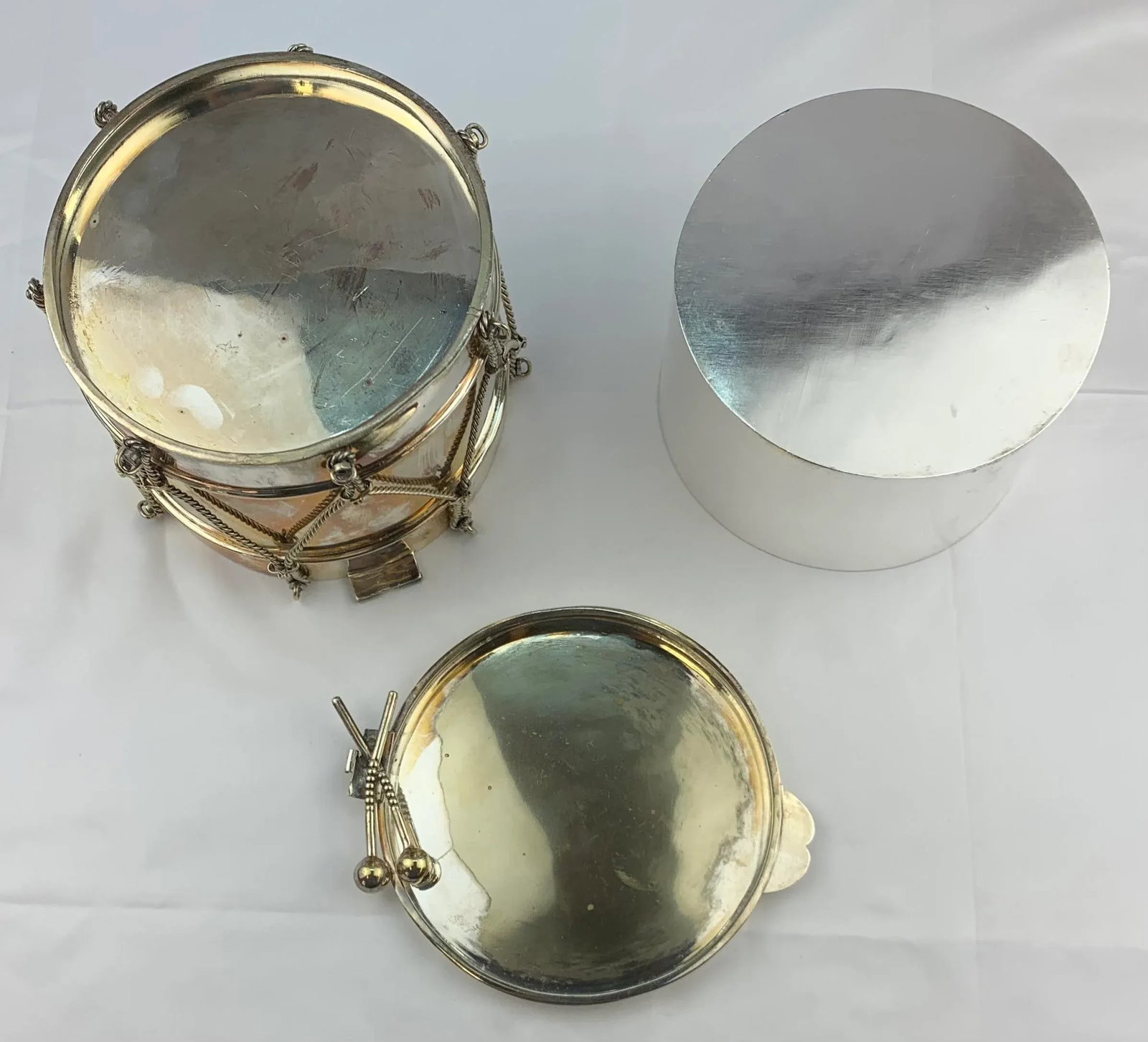 1960s Vintage Silverplate Small Round Ice Bucket - 9
