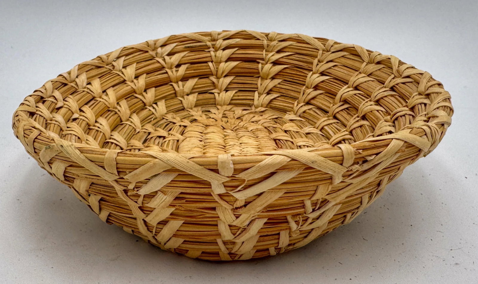 Vintage Acoma Pueblo Coiled Basket - Native American Handwoven, 9" - 4