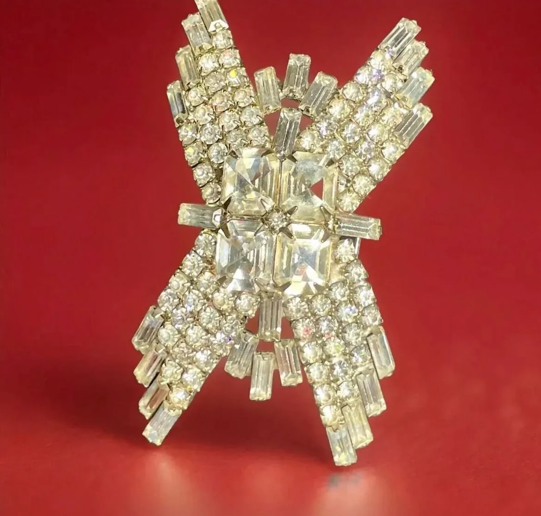 Vintage Large Brooch Rhodium Plated Rhinstone Art Deco Style Geometric Pattern - 2