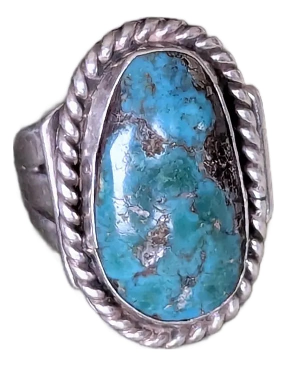 Late 20th Century Elegant Blue Copper Turquoise Ring, Adjustable Size: \This ring is not only handsomely elegant, it is heavy. Made of silver, and copper turquoise., an elegant and simple design that amplifies the copper blue turquoise. Condition: Alterations: Original