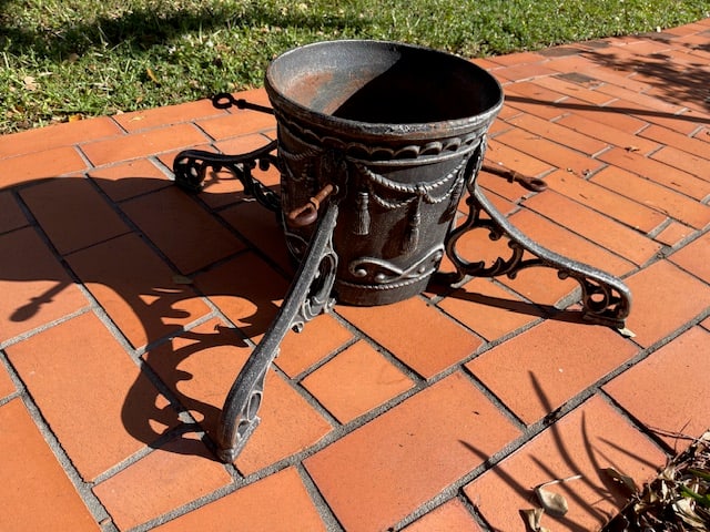 Heavy All Metal Tree Stand, Vintage - 7