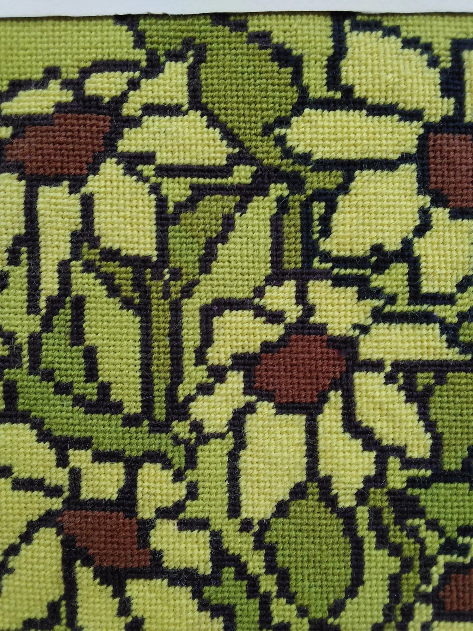 1970s Yellow and Green Stylized Floral Framed Needlepoint Picture - 3