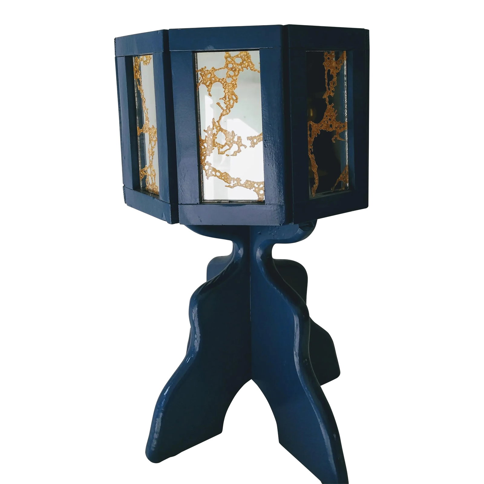 Mid Century Blue Lacquered Planter With Mirrors and Gold: Sofisticated Planter in Blue Lacquer and Gold Embossed Mirrors Condition: Alterations: Restored Imperfections: Some Imperfections Condition Notes: Unusual Decorative Planter or just alone as accent