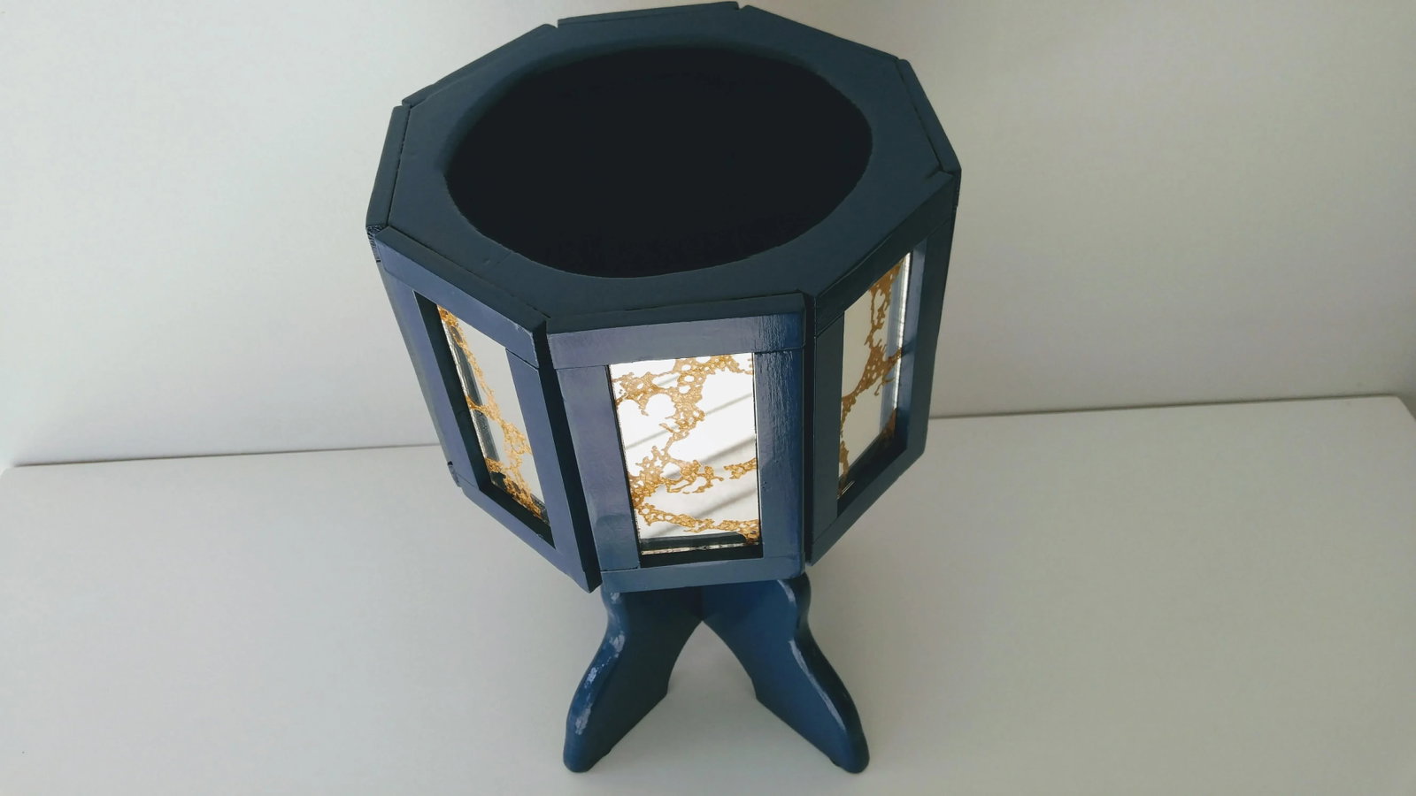 Mid Century Blue Lacquered Planter With Mirrors and Gold - 5