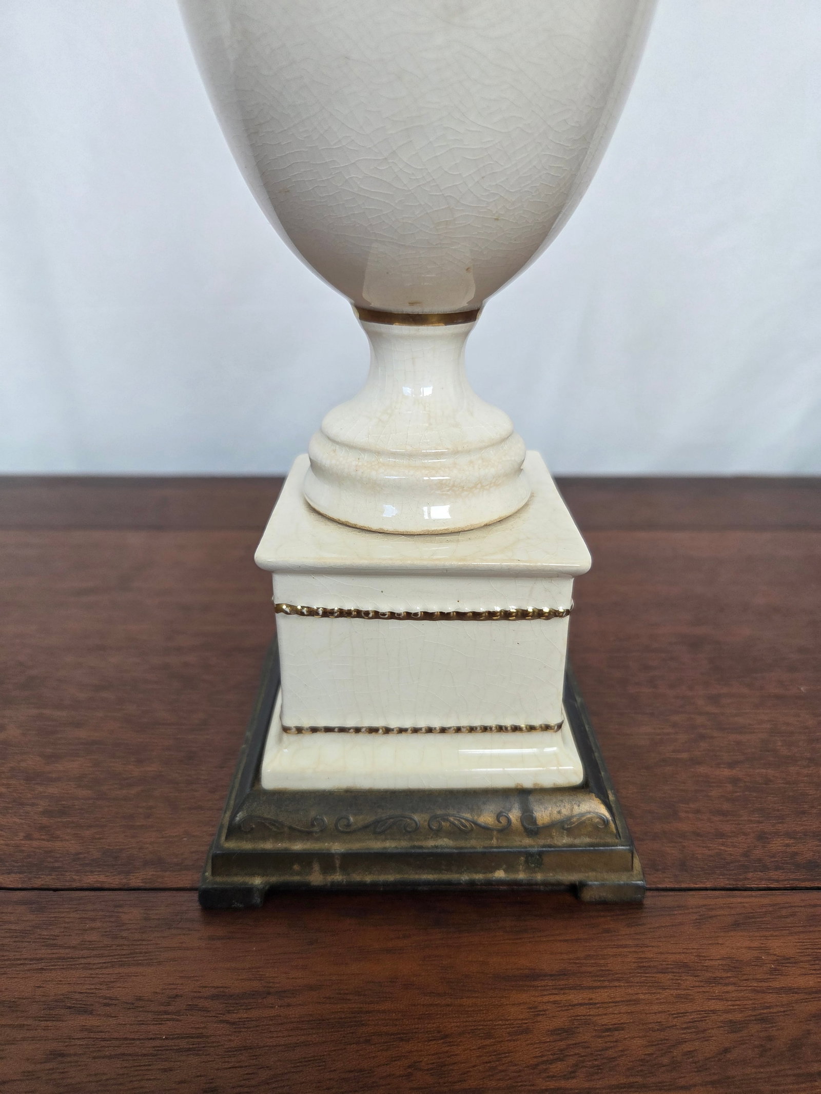 1930s Neoclassical Regency Davart Ceramic & Brass Ram's Head Urn Table Lamp - 6