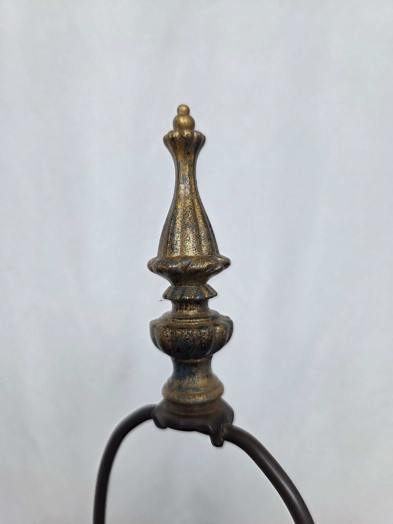 1930s Neoclassical Regency Davart Ceramic & Brass Ram's Head Urn Table Lamp - 8