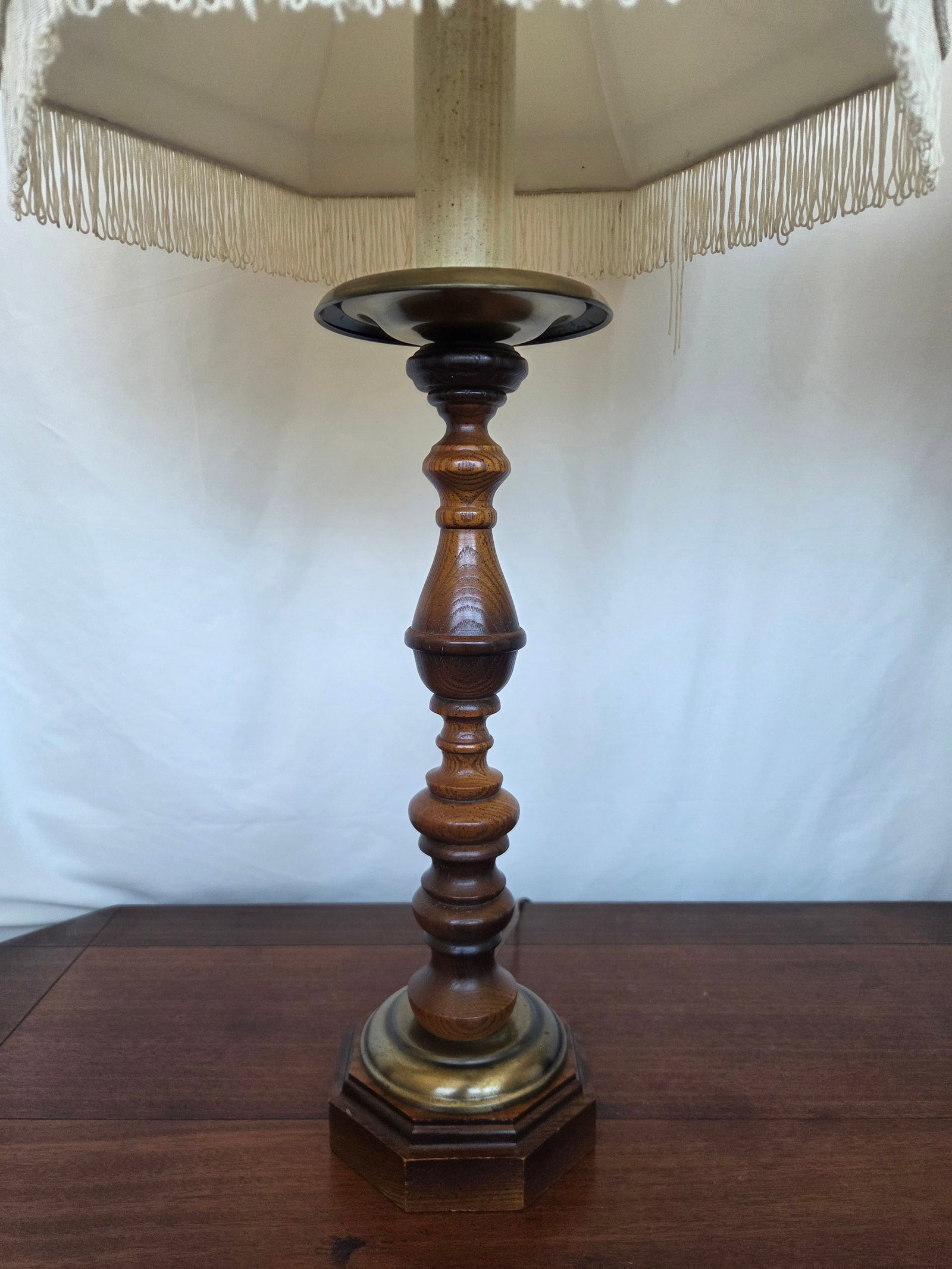 Mid 20th Century Traditional Colonial Revival Turned Wood & Brass Table Lamp W/ Fringe Shade - a Pai - 5
