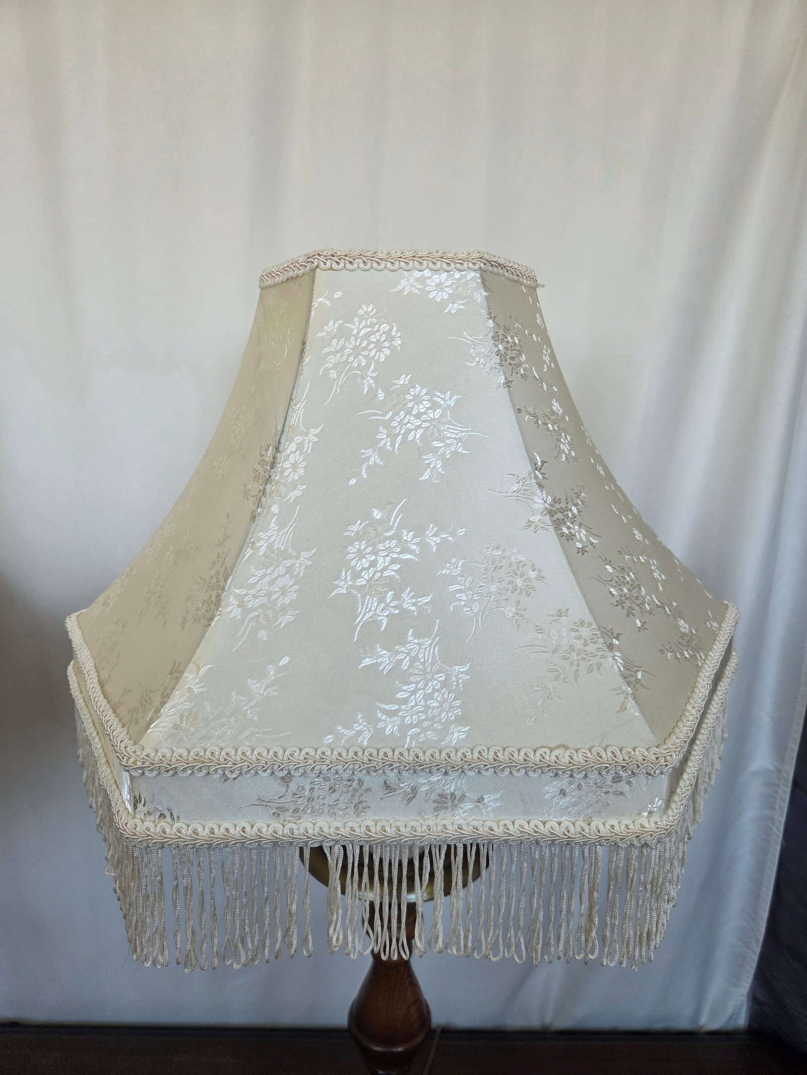 Mid 20th Century Traditional Colonial Revival Turned Wood & Brass Table Lamp W/ Fringe Shade - a Pai - 7