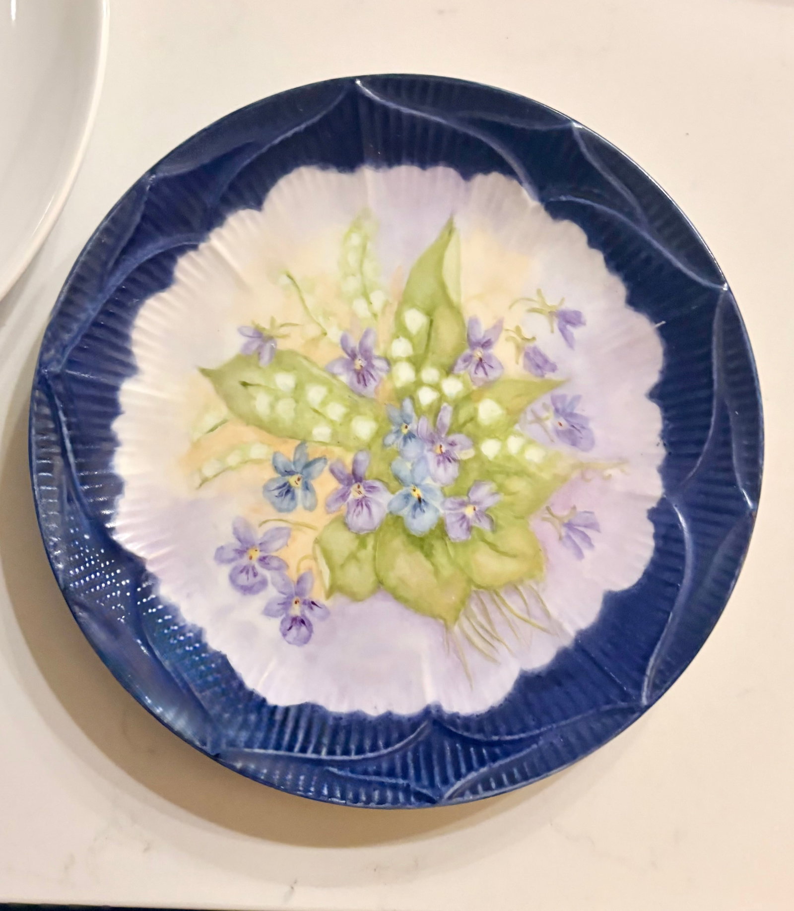 Mid 20th Century Purple and Blue Chinoiserie Blossom and Floral Wall Plate Curation, Set of 7 - 12