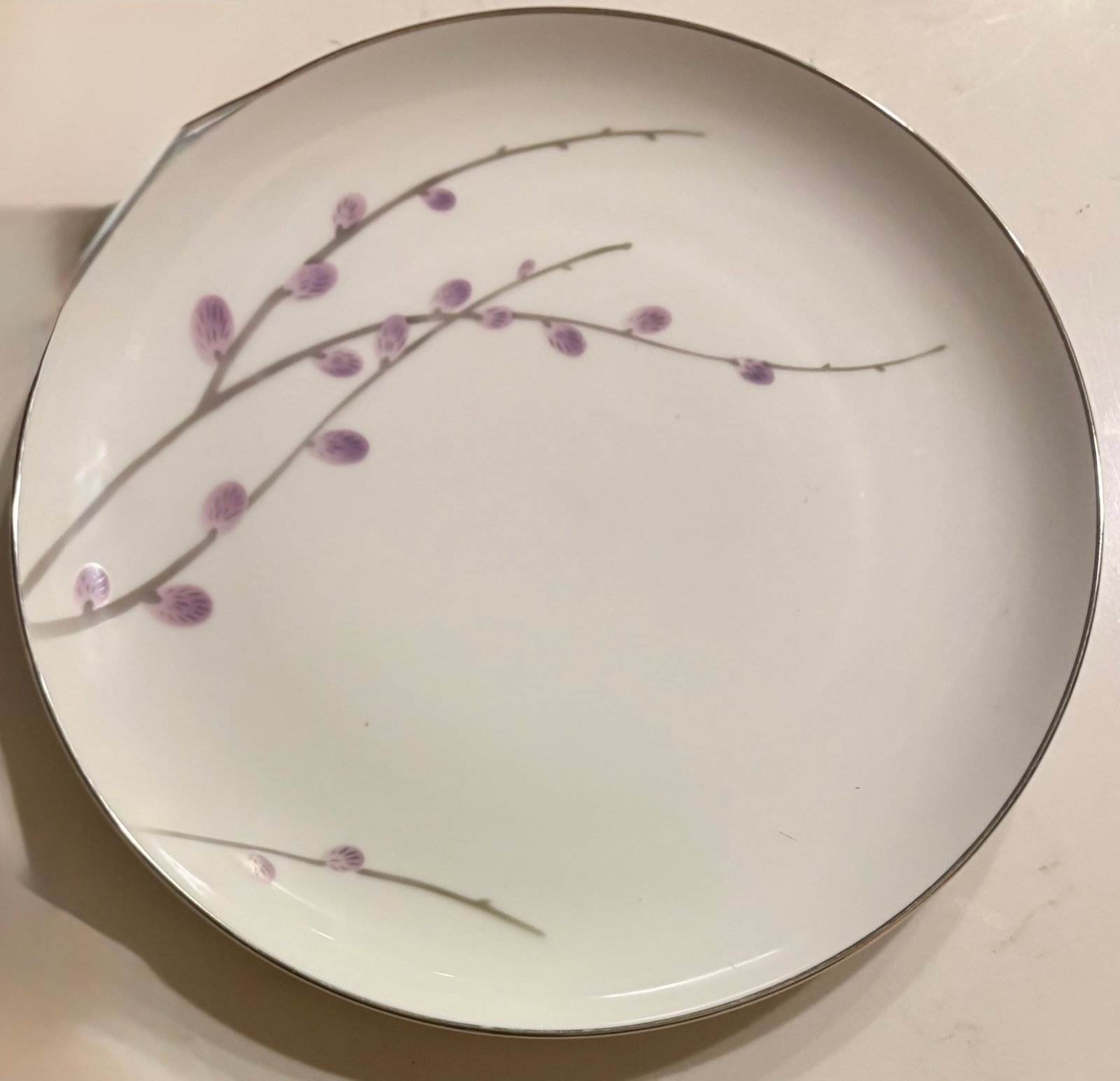 Mid 20th Century Purple and Blue Chinoiserie Blossom and Floral Wall Plate Curation, Set of 7 - 3